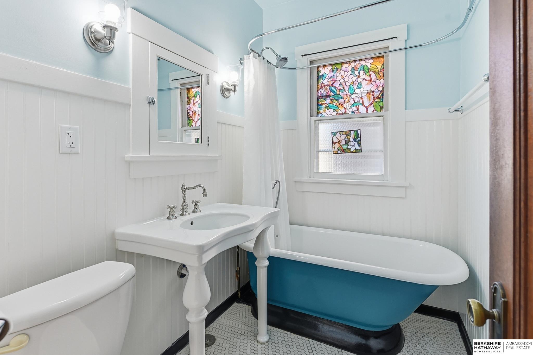 Omaha, Nebraska 68112, United States, 3 Bedrooms Bedrooms, ,1 BathroomBathrooms,Residential,Active,236724