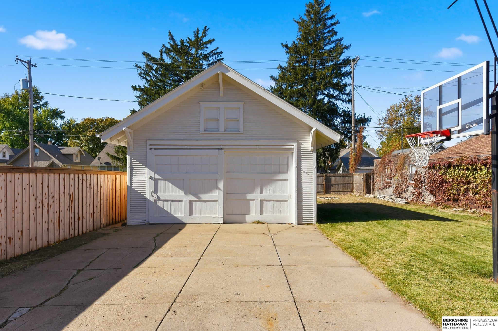 Omaha, Nebraska 68112, United States, 3 Bedrooms Bedrooms, ,1 BathroomBathrooms,Residential,Active,236724