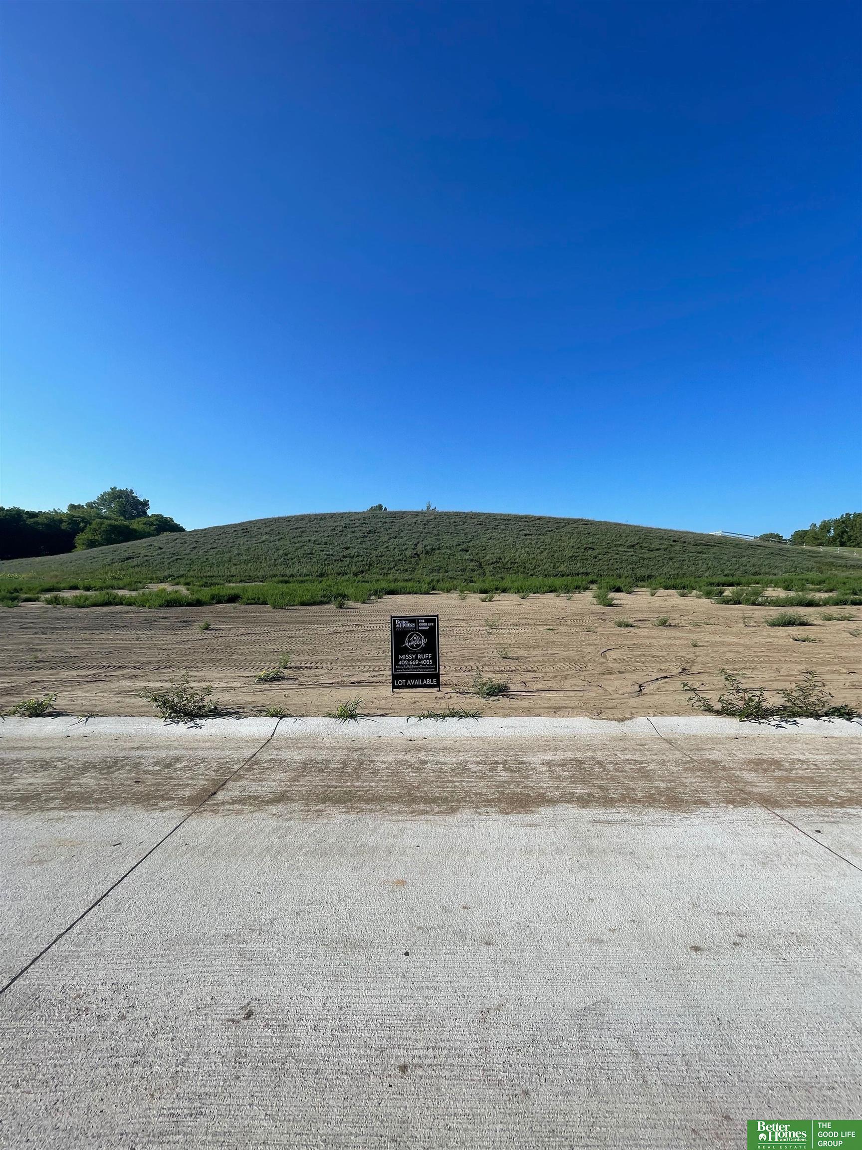 Photo 1 of 7 — 22013 Hackberry Circle, Gretna, NE 68028