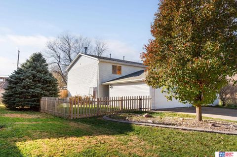 Photo of 801 W Q Street, Lincoln, NE 68528 (MLS # 22535041)