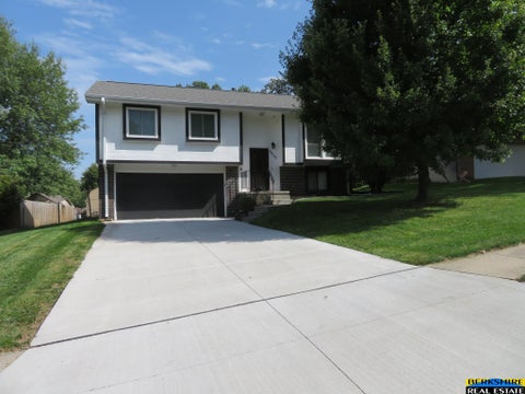 Photo of 5825 N 127 Avenue Circle, Omaha, NE 68164 (MLS # 22627169)