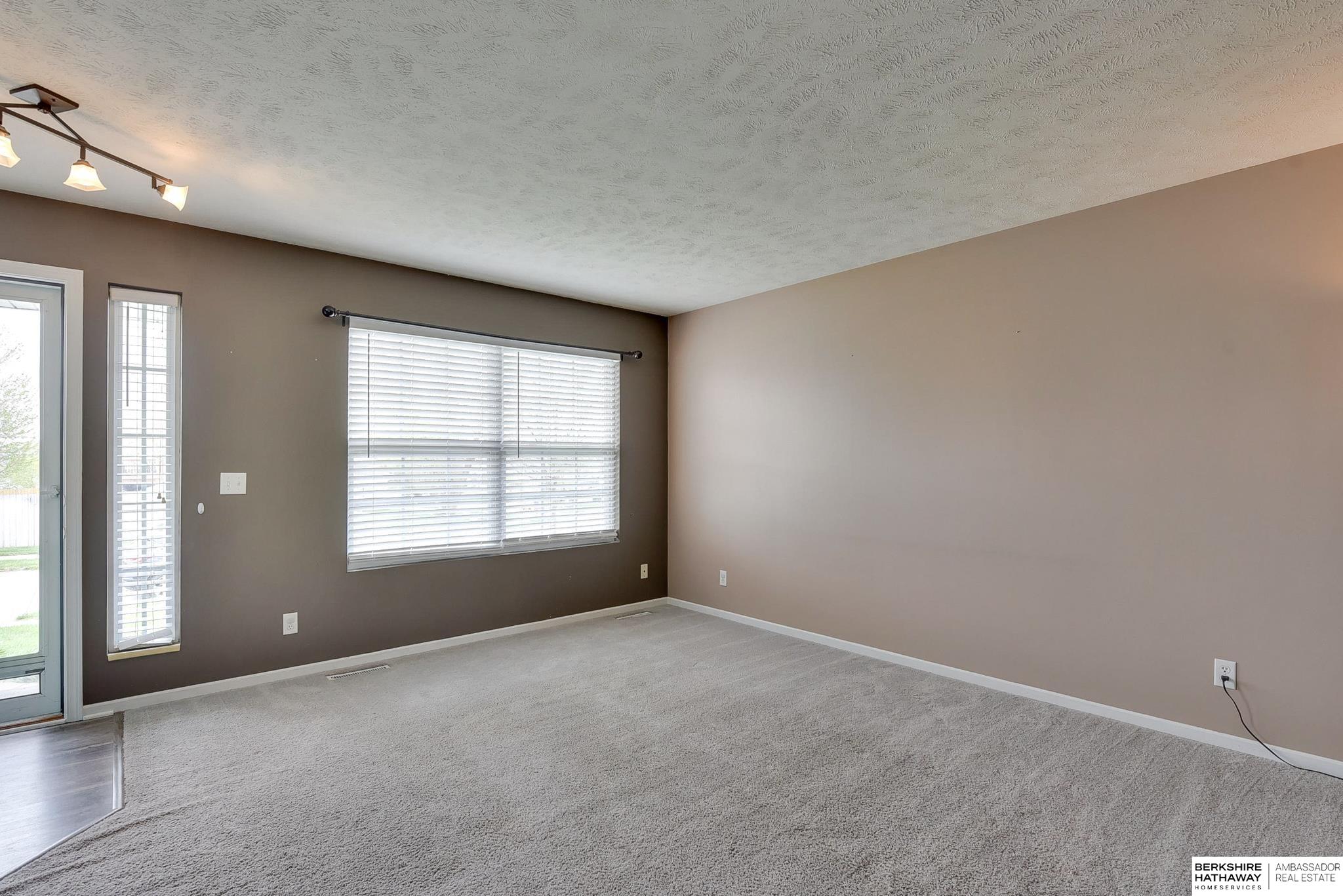 Omaha, Nebraska 68136, United States, 3 Bedrooms Bedrooms, ,2 BathroomsBathrooms,Residential,Pending,118898