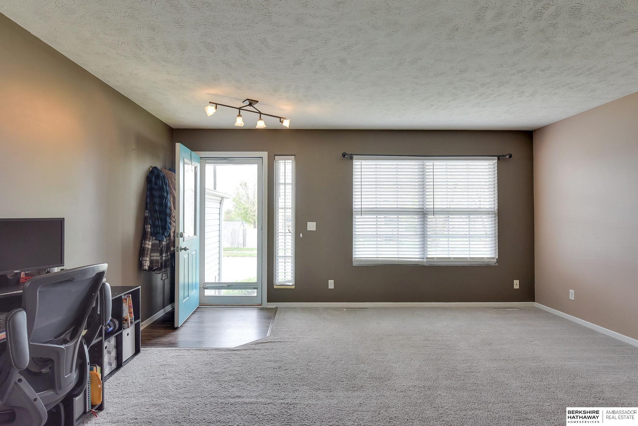 Omaha, Nebraska 68136, United States, 3 Bedrooms Bedrooms, ,2 BathroomsBathrooms,Residential,Pending,118898