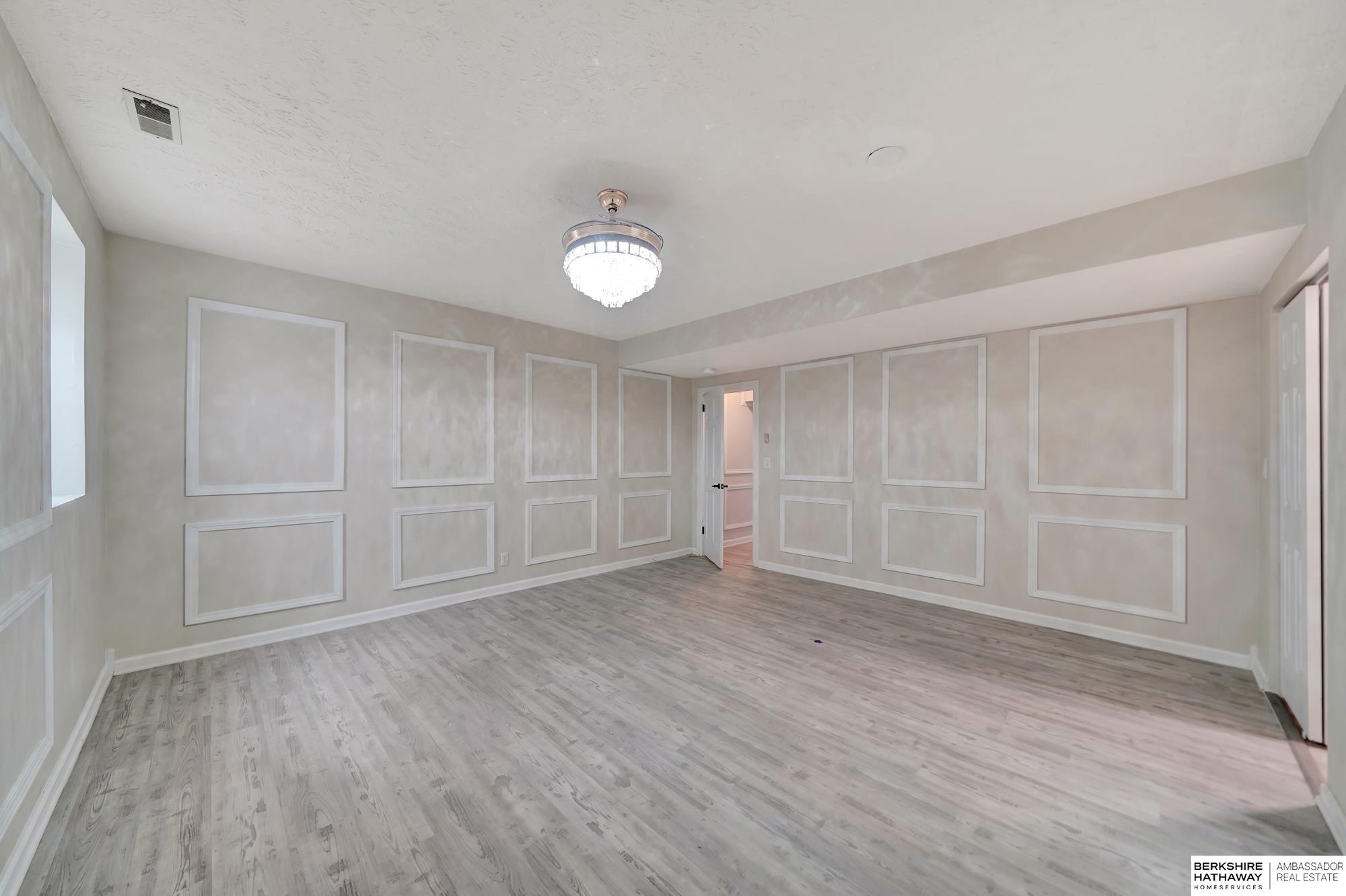 Lincoln, Nebraska 68506, United States, 4 Bedrooms Bedrooms, ,5 BathroomsBathrooms,Residential,Active,97945