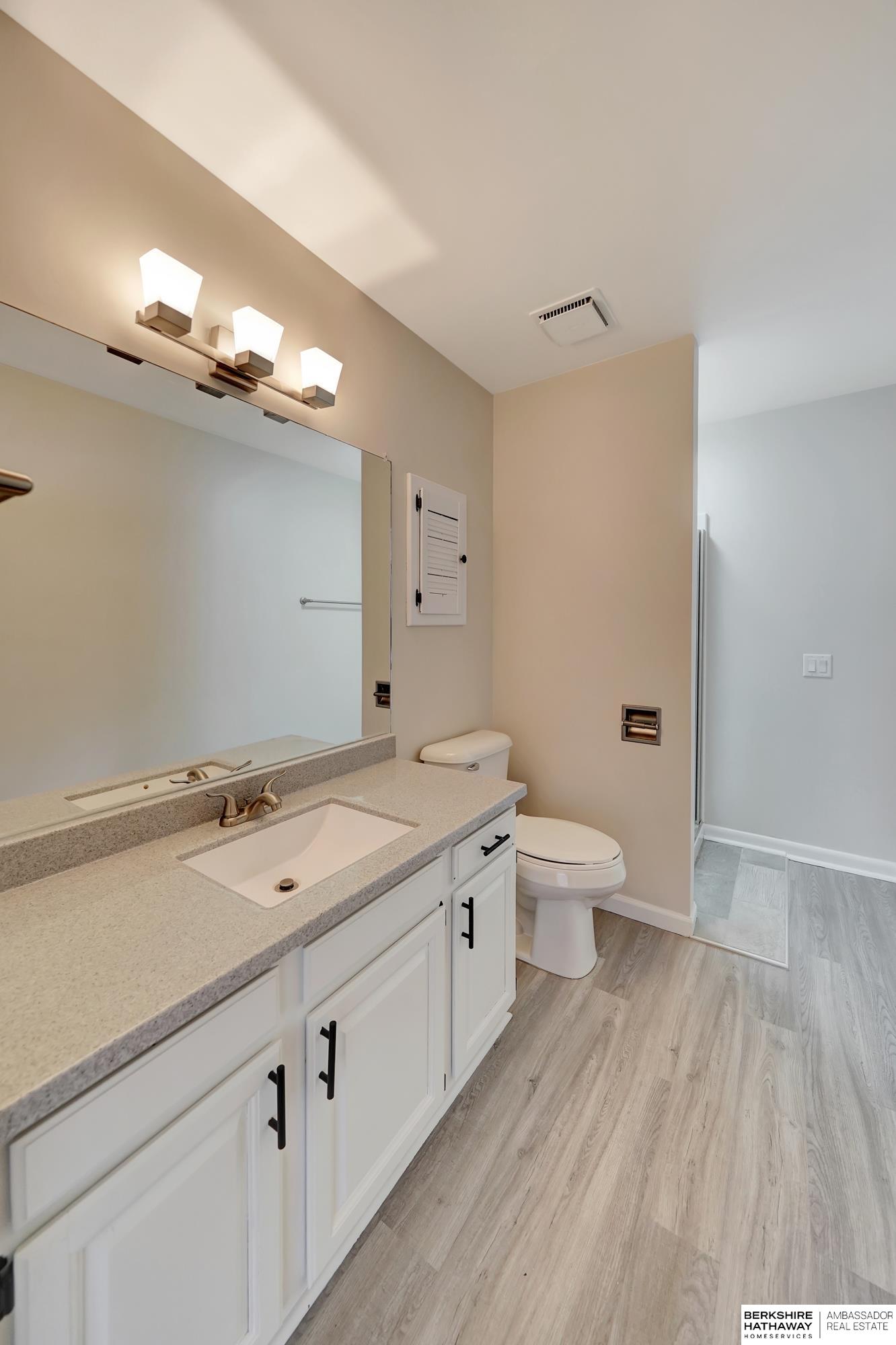 Lincoln, Nebraska 68506, United States, 4 Bedrooms Bedrooms, ,5 BathroomsBathrooms,Residential,Active,97945