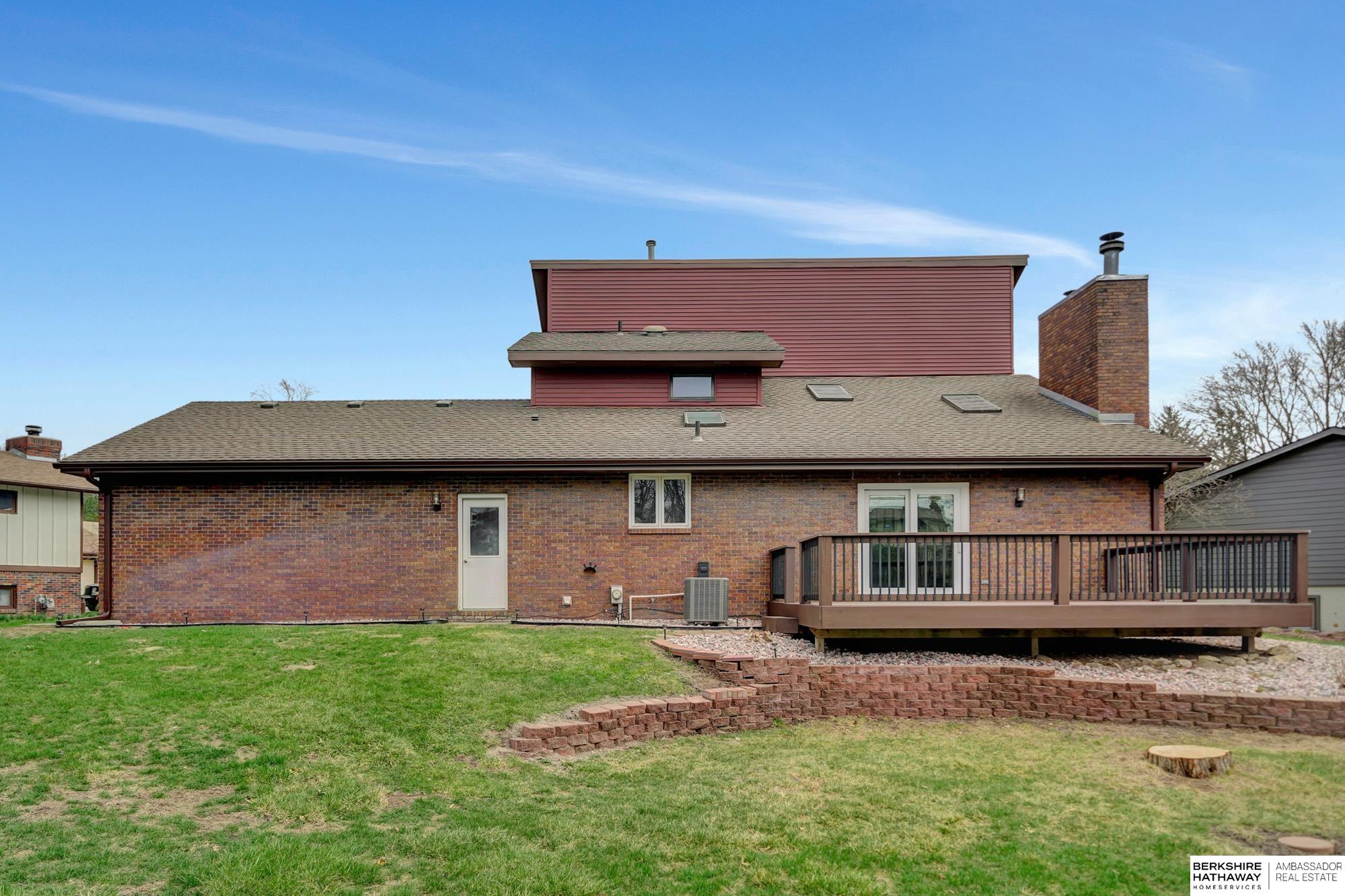 Lincoln, Nebraska 68506, United States, 4 Bedrooms Bedrooms, ,5 BathroomsBathrooms,Residential,Active,97945