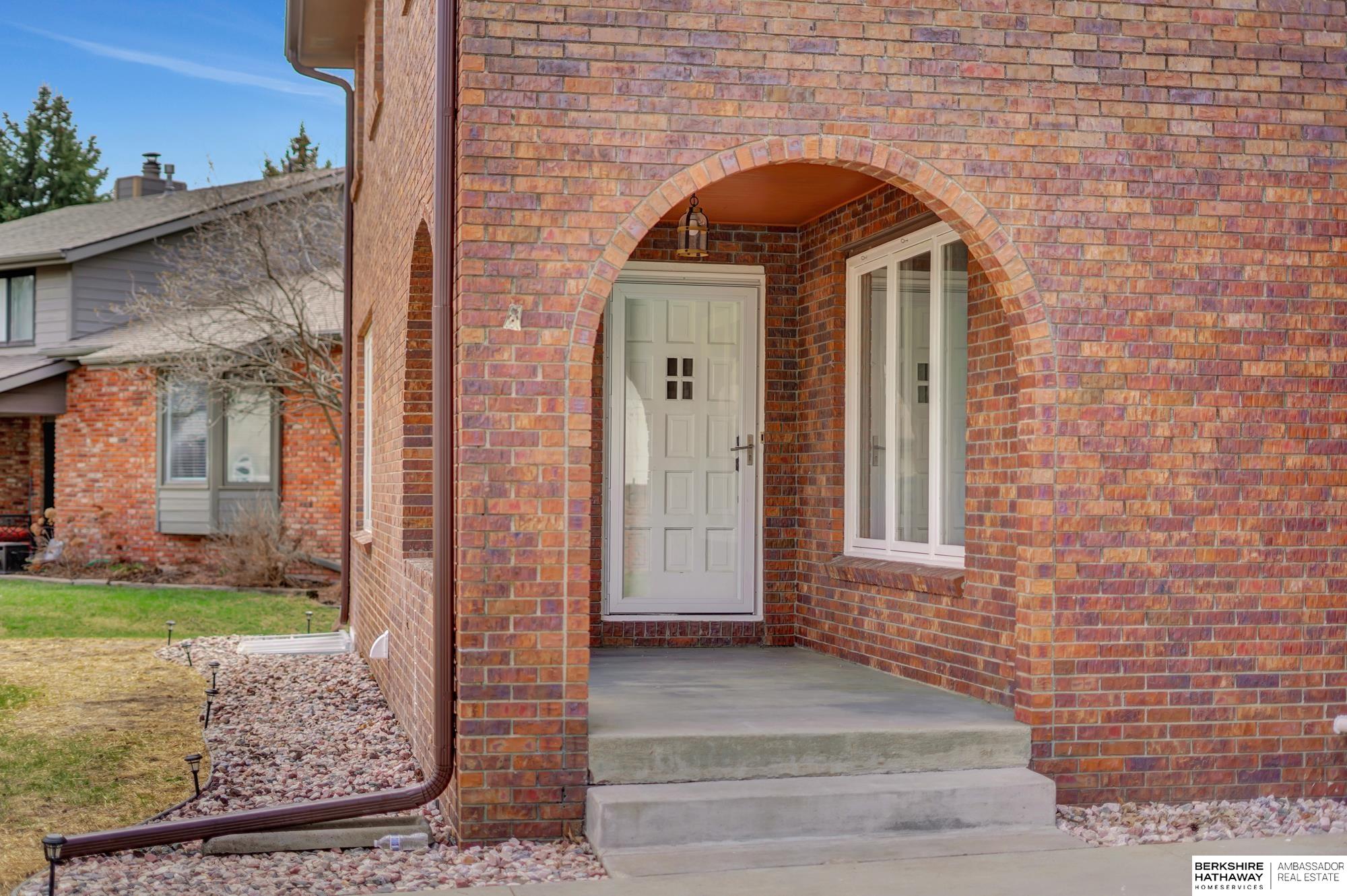 Lincoln, Nebraska 68506, United States, 4 Bedrooms Bedrooms, ,5 BathroomsBathrooms,Residential,Active,97945