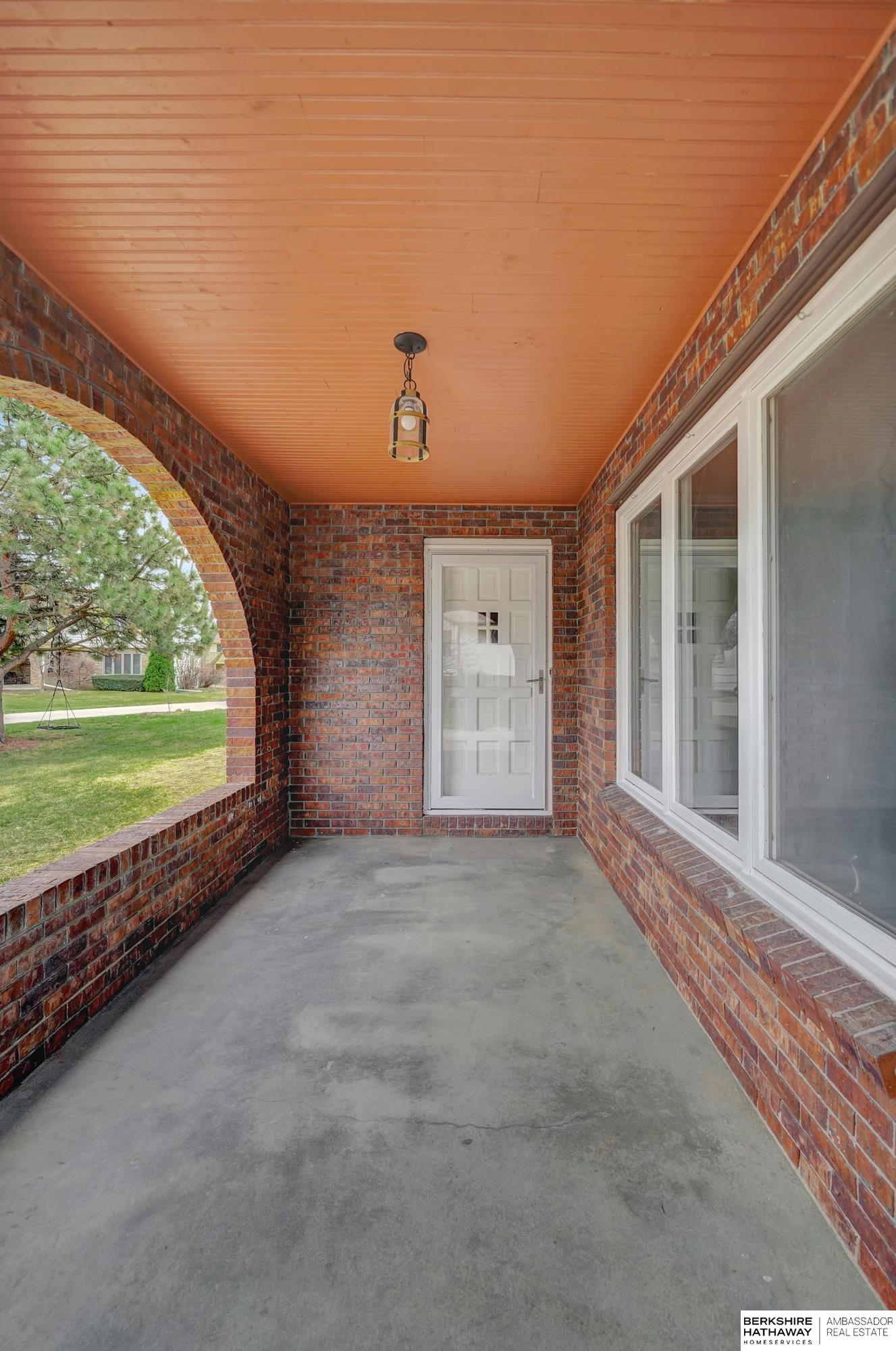 Lincoln, Nebraska 68506, United States, 4 Bedrooms Bedrooms, ,5 BathroomsBathrooms,Residential,Active,97945