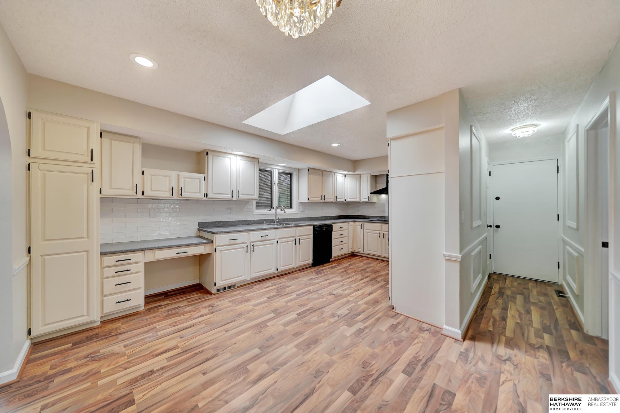 Lincoln, Nebraska 68506, United States, 4 Bedrooms Bedrooms, ,5 BathroomsBathrooms,Residential,Active,97945