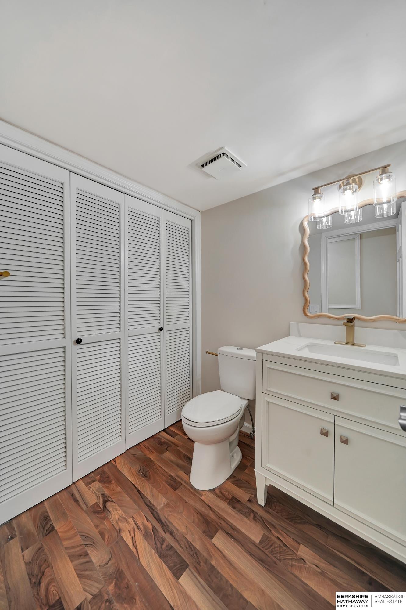 Lincoln, Nebraska 68506, United States, 4 Bedrooms Bedrooms, ,5 BathroomsBathrooms,Residential,Active,97945