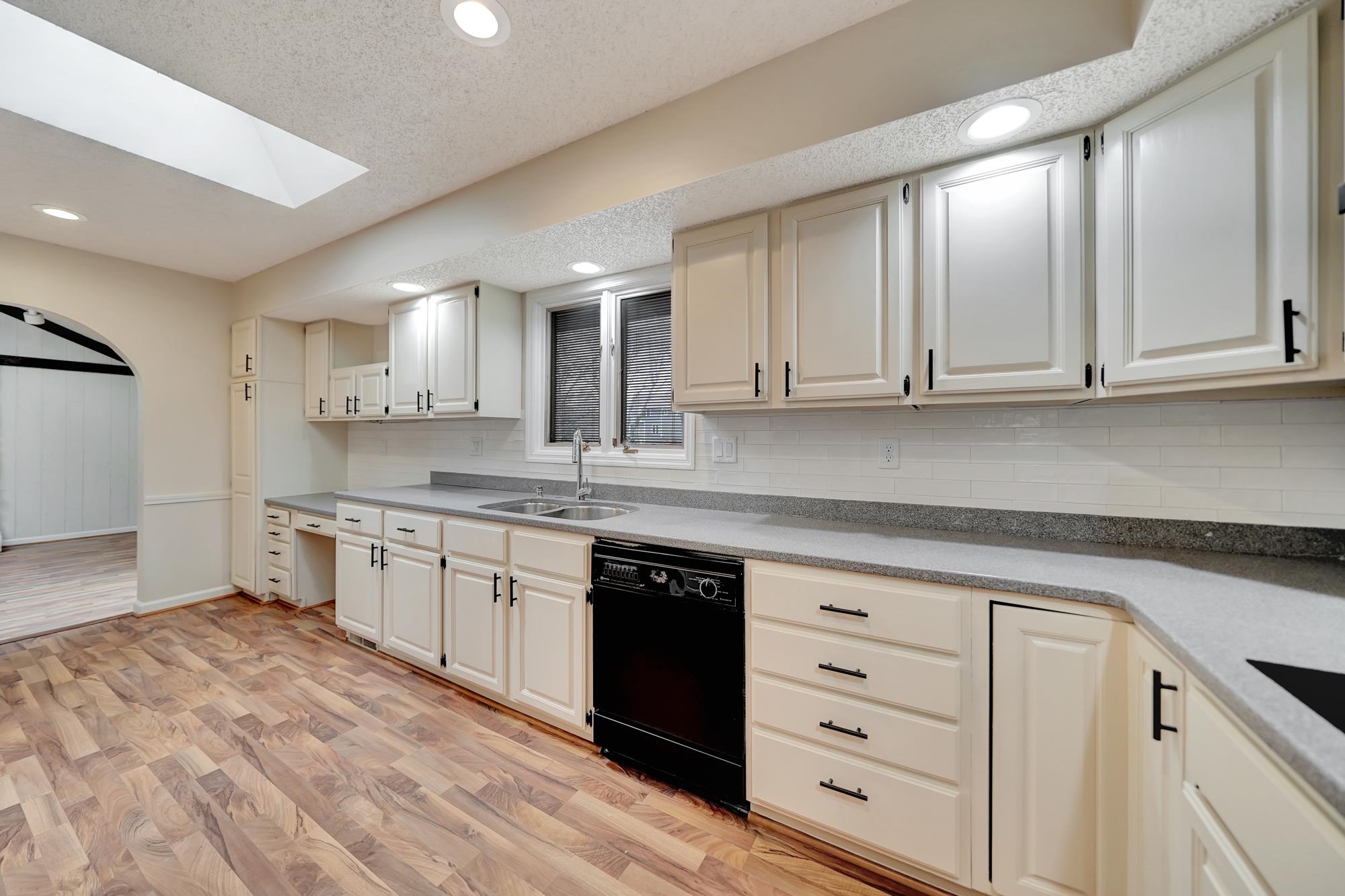 Lincoln, Nebraska 68506, United States, 4 Bedrooms Bedrooms, ,5 BathroomsBathrooms,Residential,Active,97945