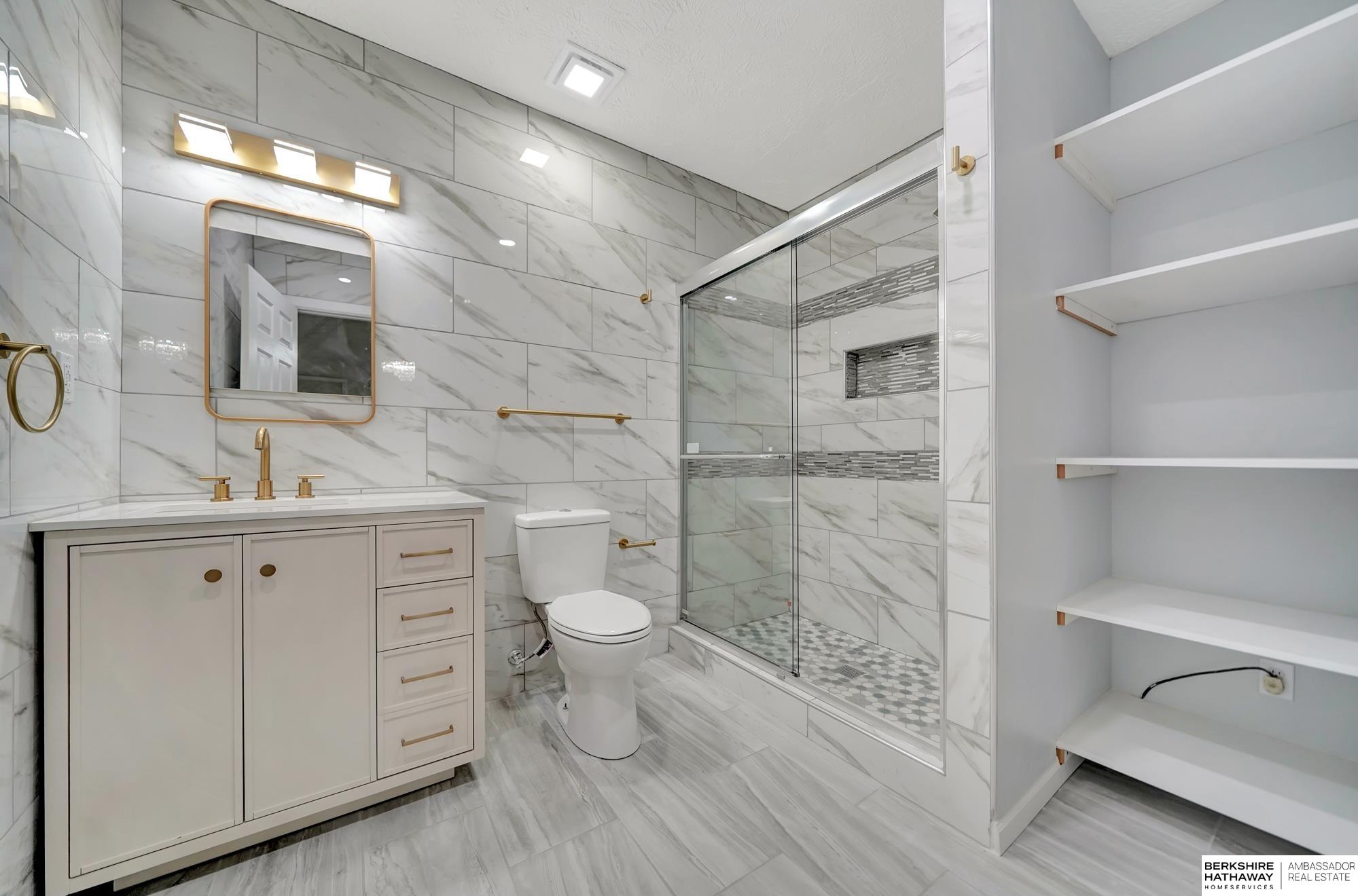 Lincoln, Nebraska 68506, United States, 4 Bedrooms Bedrooms, ,5 BathroomsBathrooms,Residential,Active,97945