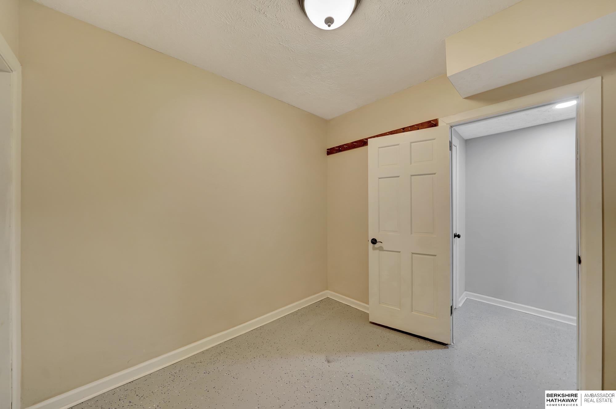 Lincoln, Nebraska 68506, United States, 4 Bedrooms Bedrooms, ,5 BathroomsBathrooms,Residential,Active,97945