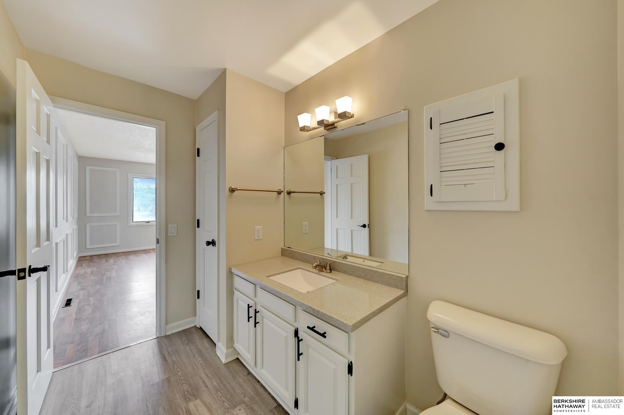 Lincoln, Nebraska 68506, United States, 4 Bedrooms Bedrooms, ,5 BathroomsBathrooms,Residential,Active,97945