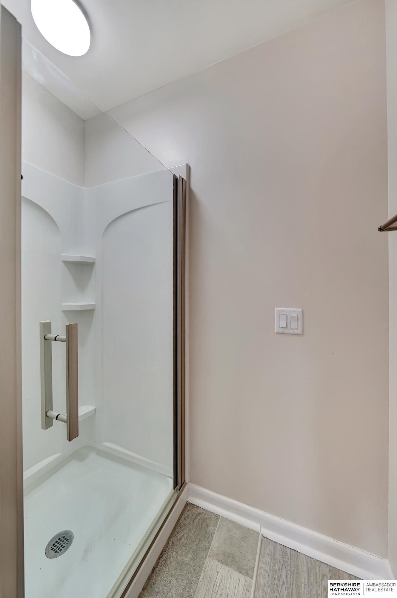 Lincoln, Nebraska 68506, United States, 4 Bedrooms Bedrooms, ,5 BathroomsBathrooms,Residential,Active,97945