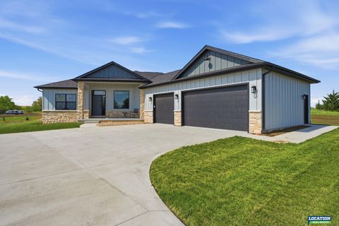 Photo of 2115 SW 50th Street, Lincoln, NE 68522 (MLS # 22611841)
