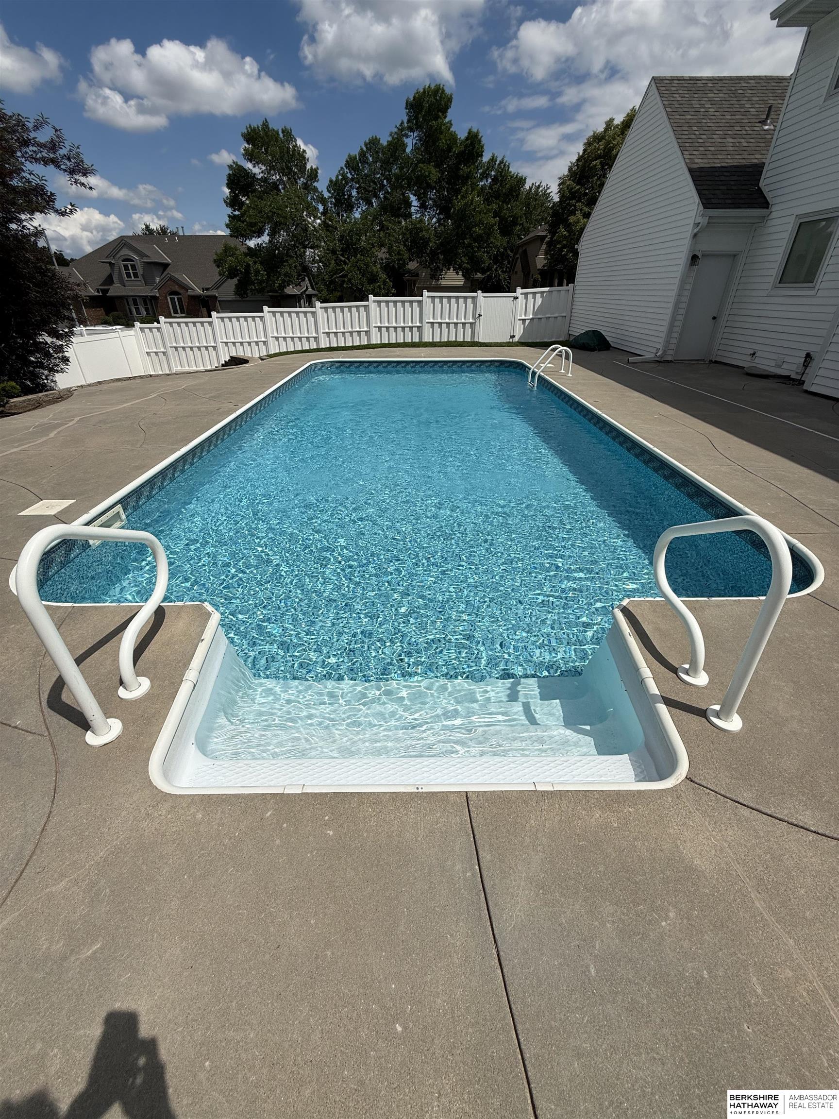 Omaha, Nebraska 68164, United States, 4 Bedrooms Bedrooms, ,4 BathroomsBathrooms,Residential,Active,149574