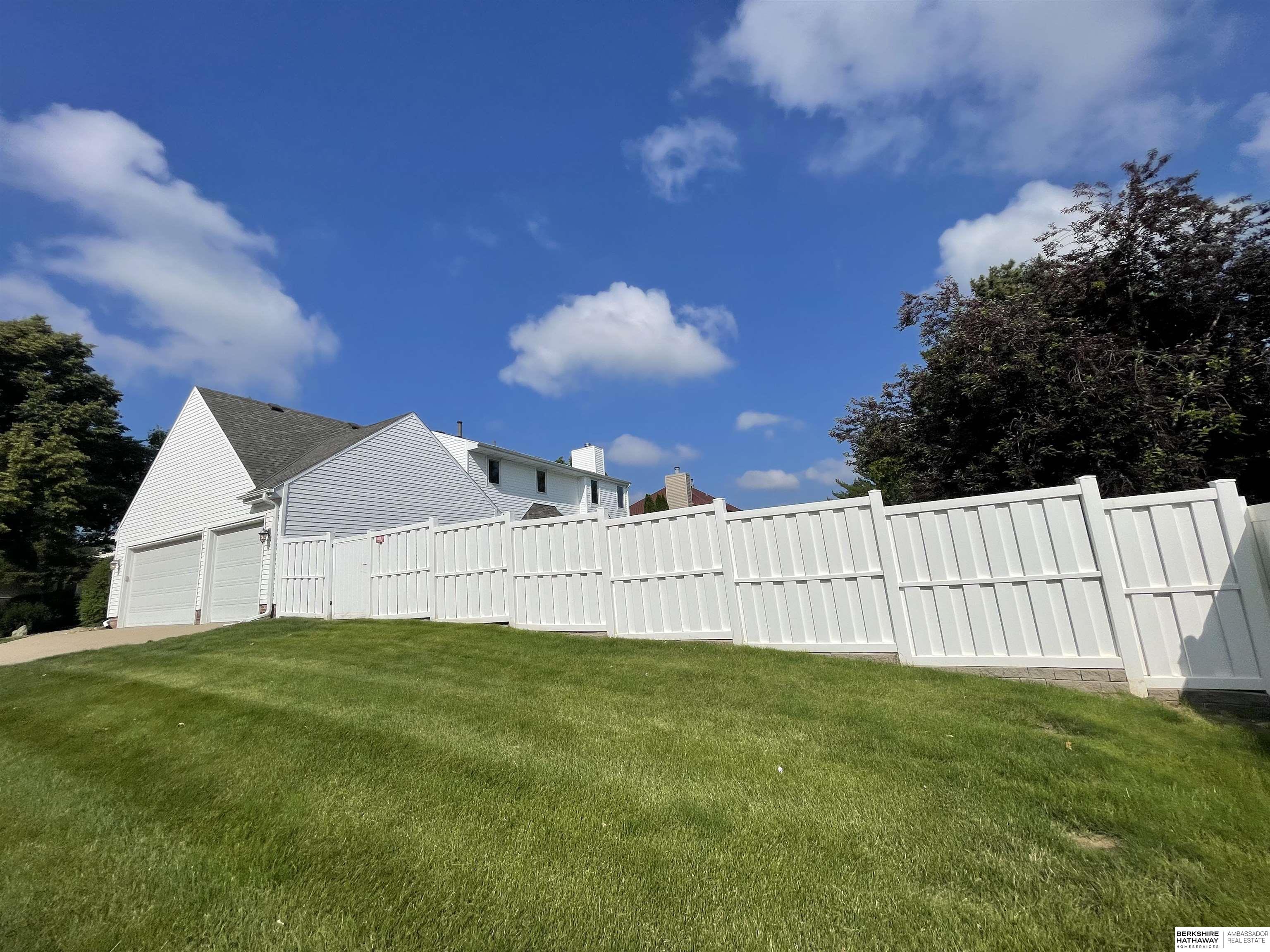 Omaha, Nebraska 68164, United States, 4 Bedrooms Bedrooms, ,4 BathroomsBathrooms,Residential,Active,149574