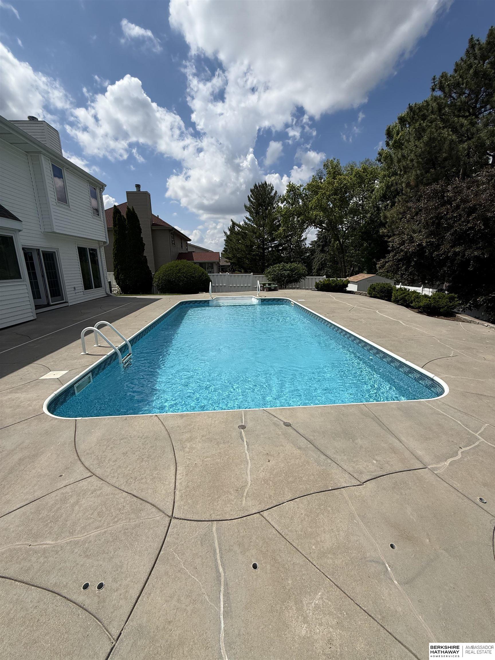 Omaha, Nebraska 68164, United States, 4 Bedrooms Bedrooms, ,4 BathroomsBathrooms,Residential,Active,149574