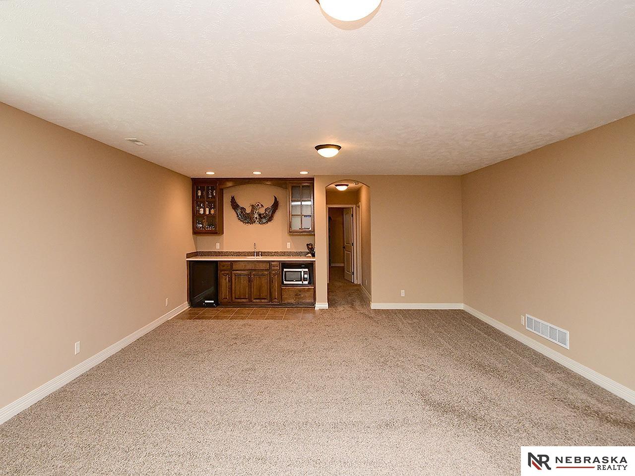 Omaha, Nebraska 68135, United States, 4 Bedrooms Bedrooms, ,3 BathroomsBathrooms,Residential,Active,241676