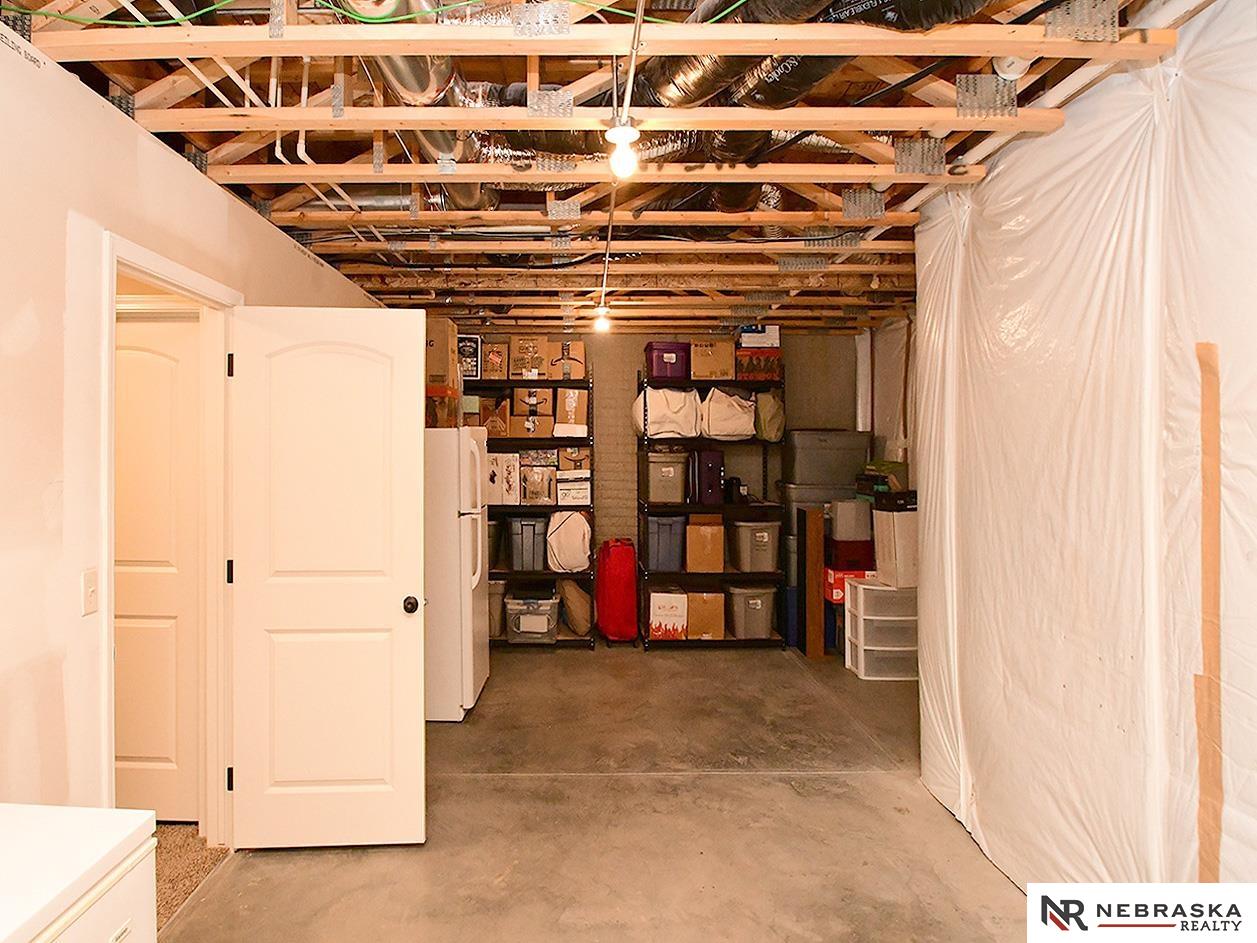 Omaha, Nebraska 68135, United States, 4 Bedrooms Bedrooms, ,3 BathroomsBathrooms,Residential,Active,241676