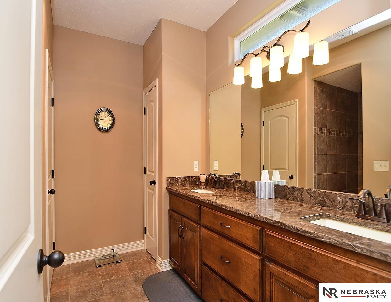 Omaha, Nebraska 68135, United States, 4 Bedrooms Bedrooms, ,3 BathroomsBathrooms,Residential,Active,241676