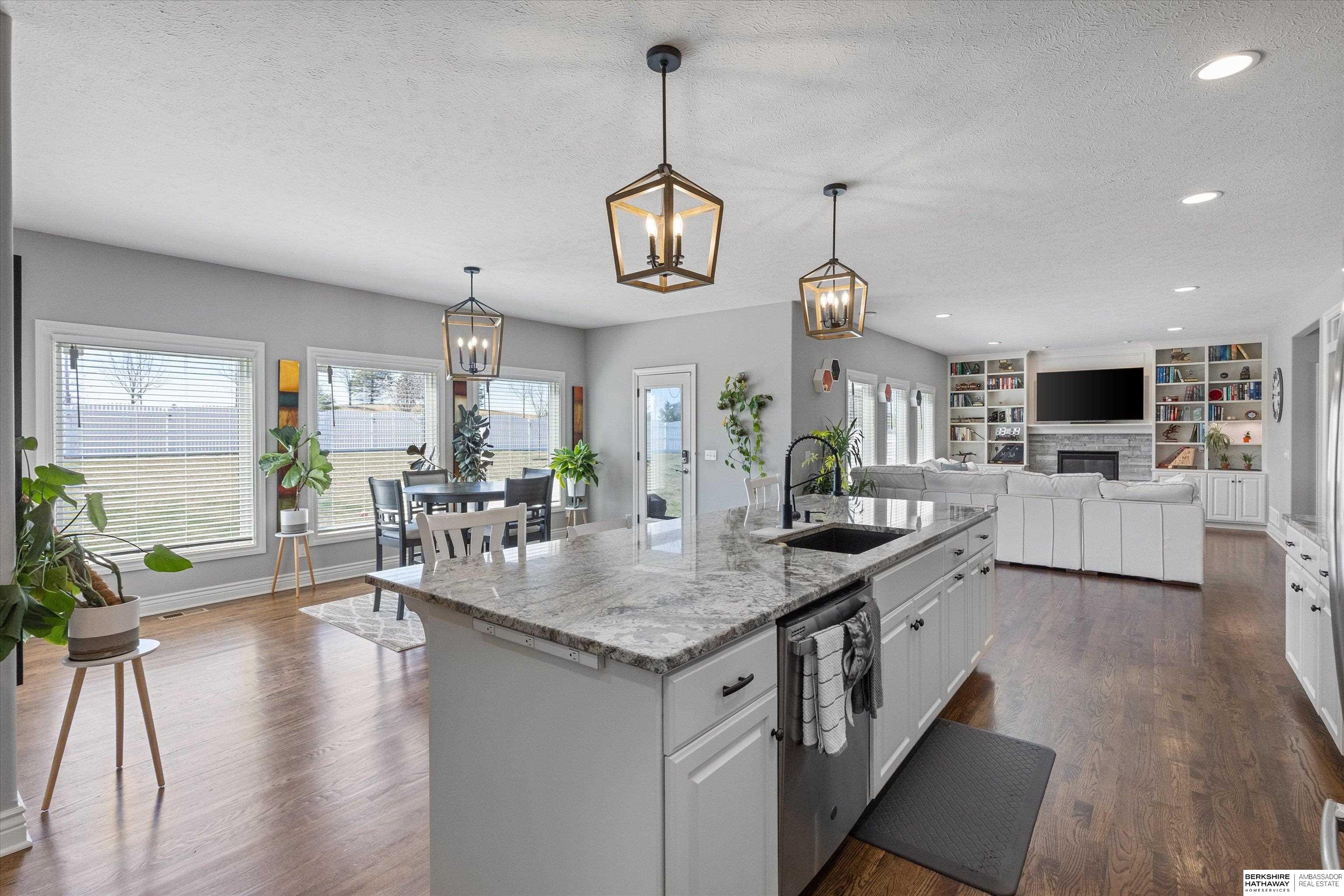 Papillion, Nebraska 68046, United States, 5 Bedrooms Bedrooms, ,4 BathroomsBathrooms,Residential,Pending,110750