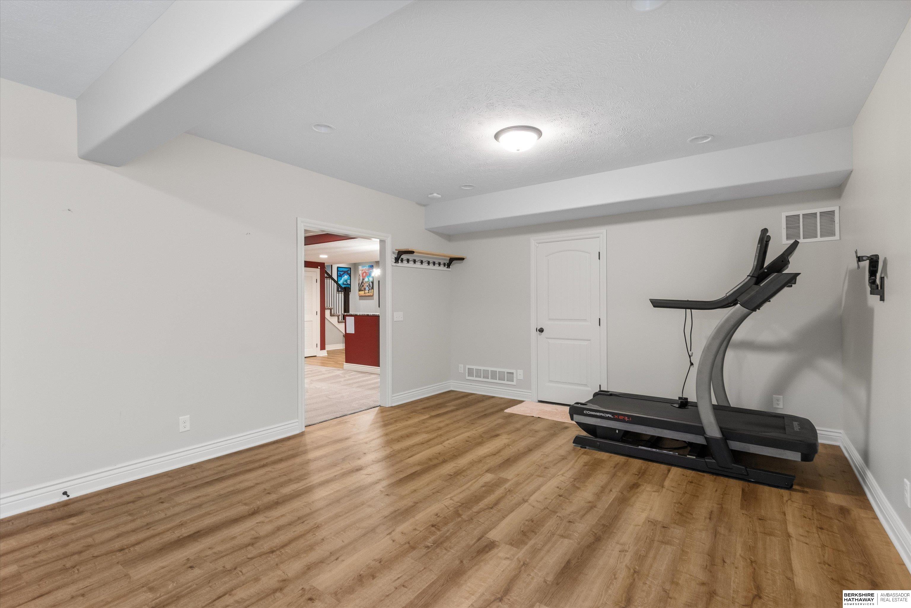 Papillion, Nebraska 68046, United States, 5 Bedrooms Bedrooms, ,4 BathroomsBathrooms,Residential,Pending,110750