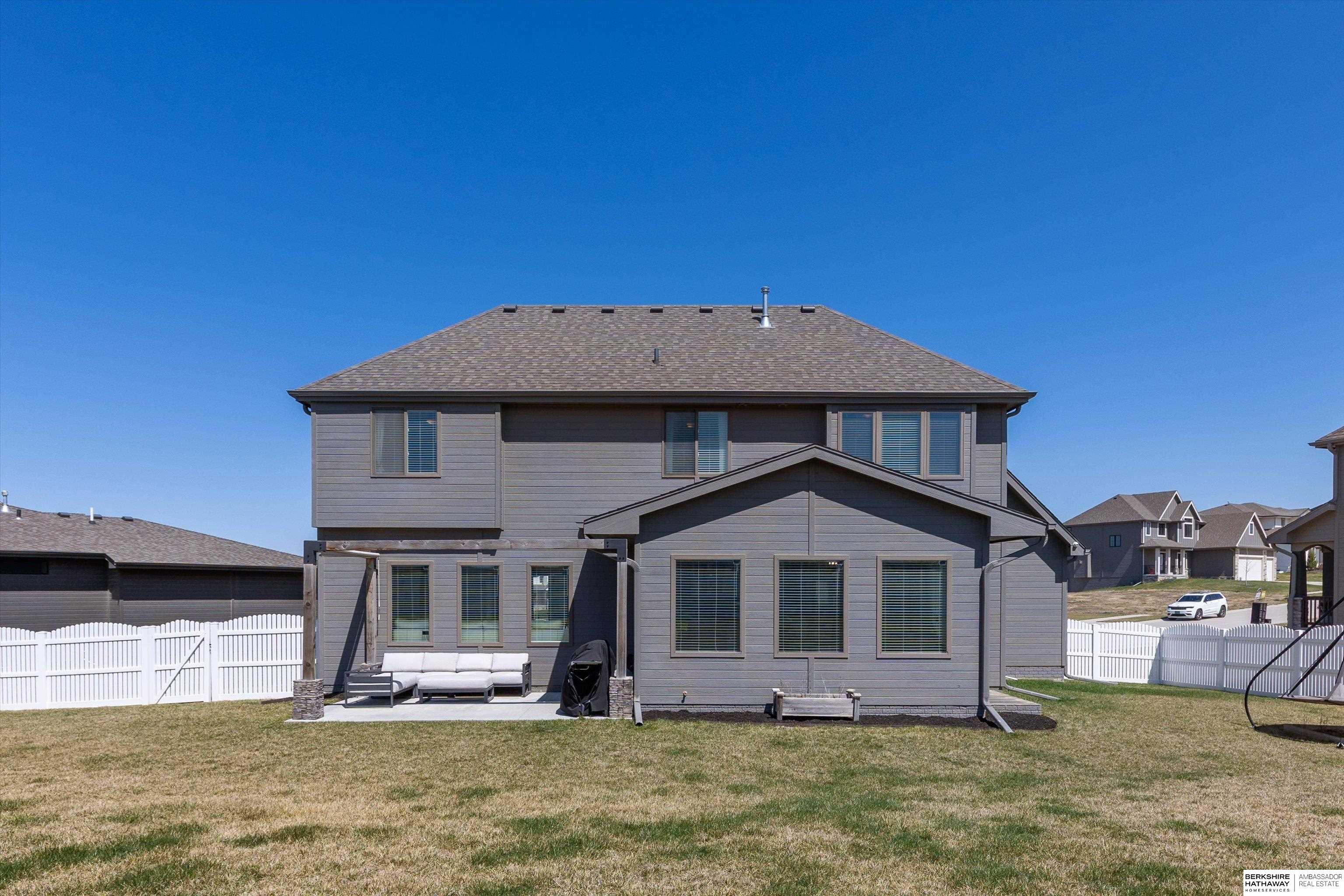 Papillion, Nebraska 68046, United States, 5 Bedrooms Bedrooms, ,4 BathroomsBathrooms,Residential,Pending,110750