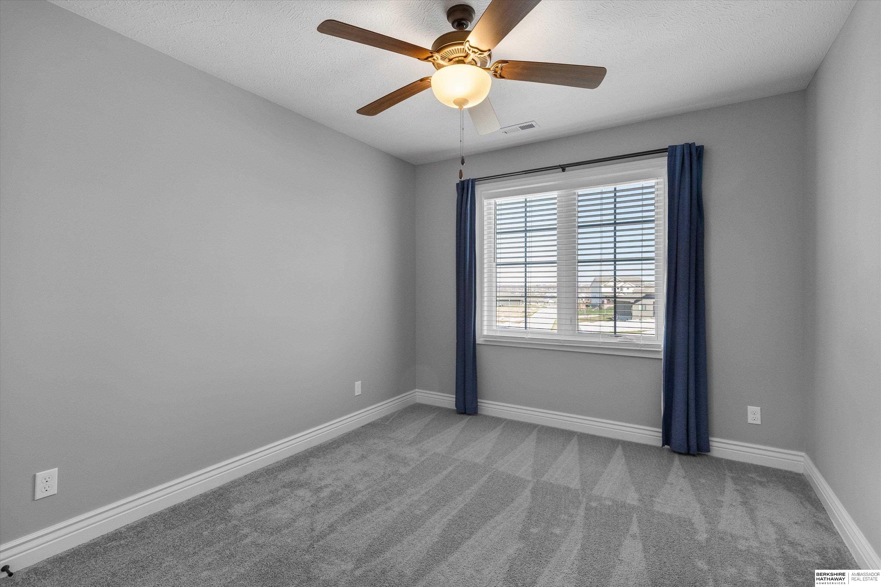 Papillion, Nebraska 68046, United States, 5 Bedrooms Bedrooms, ,4 BathroomsBathrooms,Residential,Pending,110750