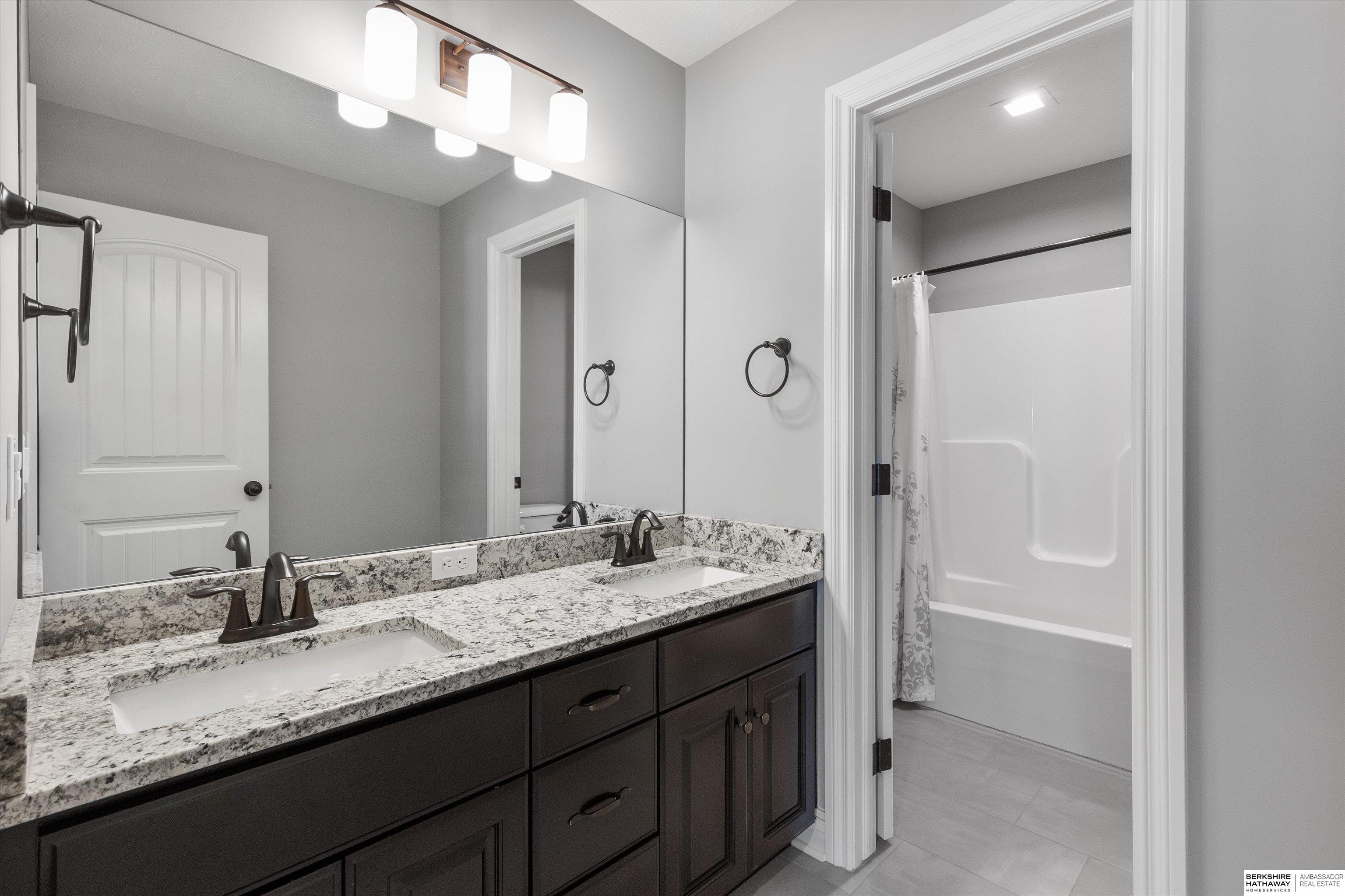 Papillion, Nebraska 68046, United States, 5 Bedrooms Bedrooms, ,4 BathroomsBathrooms,Residential,Pending,110750