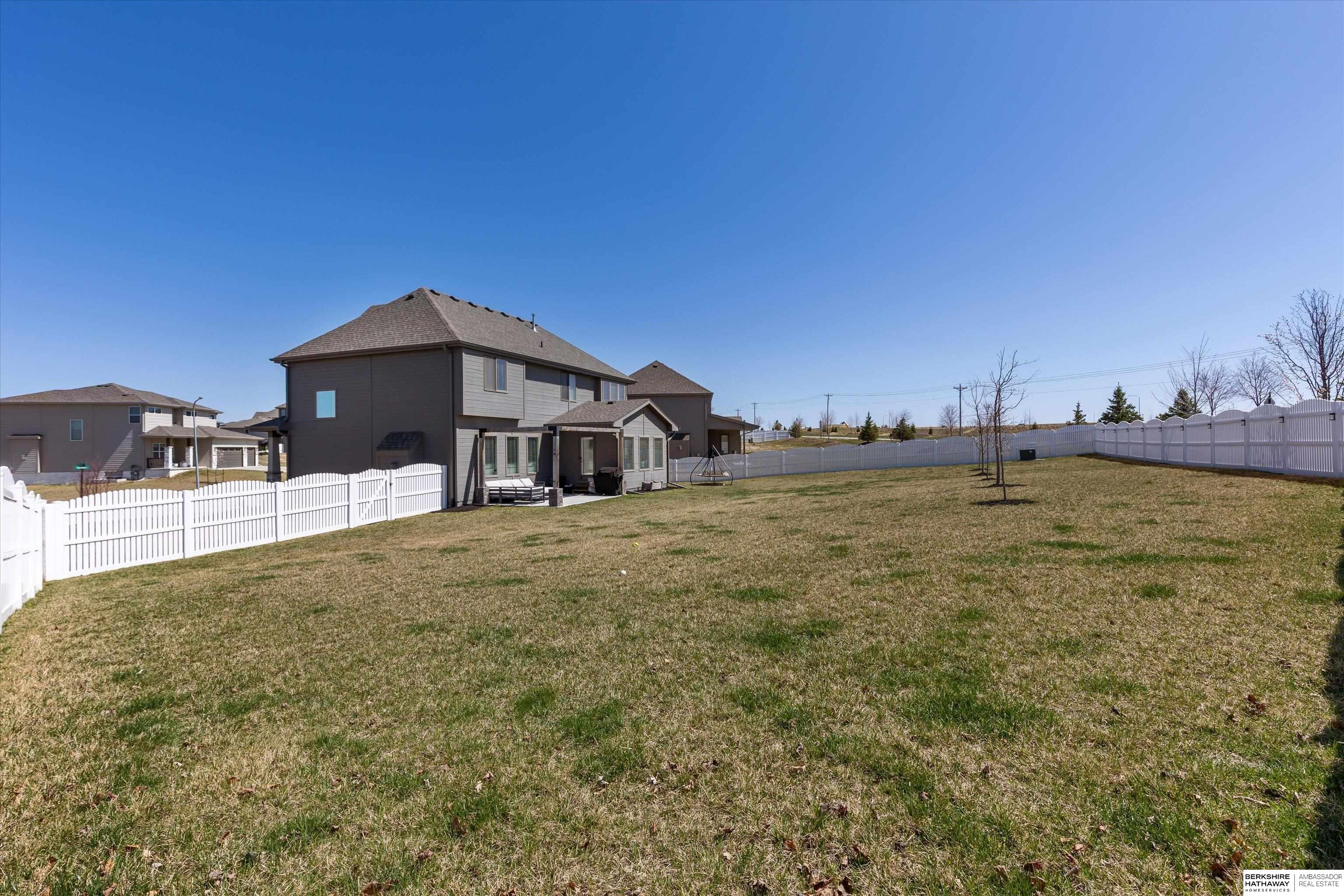 Papillion, Nebraska 68046, United States, 5 Bedrooms Bedrooms, ,4 BathroomsBathrooms,Residential,Pending,110750