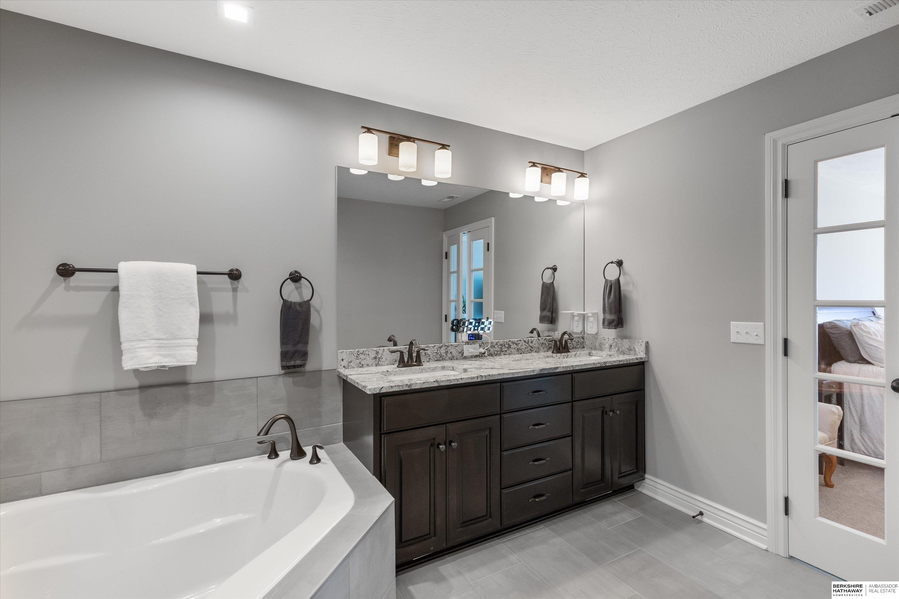 Papillion, Nebraska 68046, United States, 5 Bedrooms Bedrooms, ,4 BathroomsBathrooms,Residential,Pending,110750