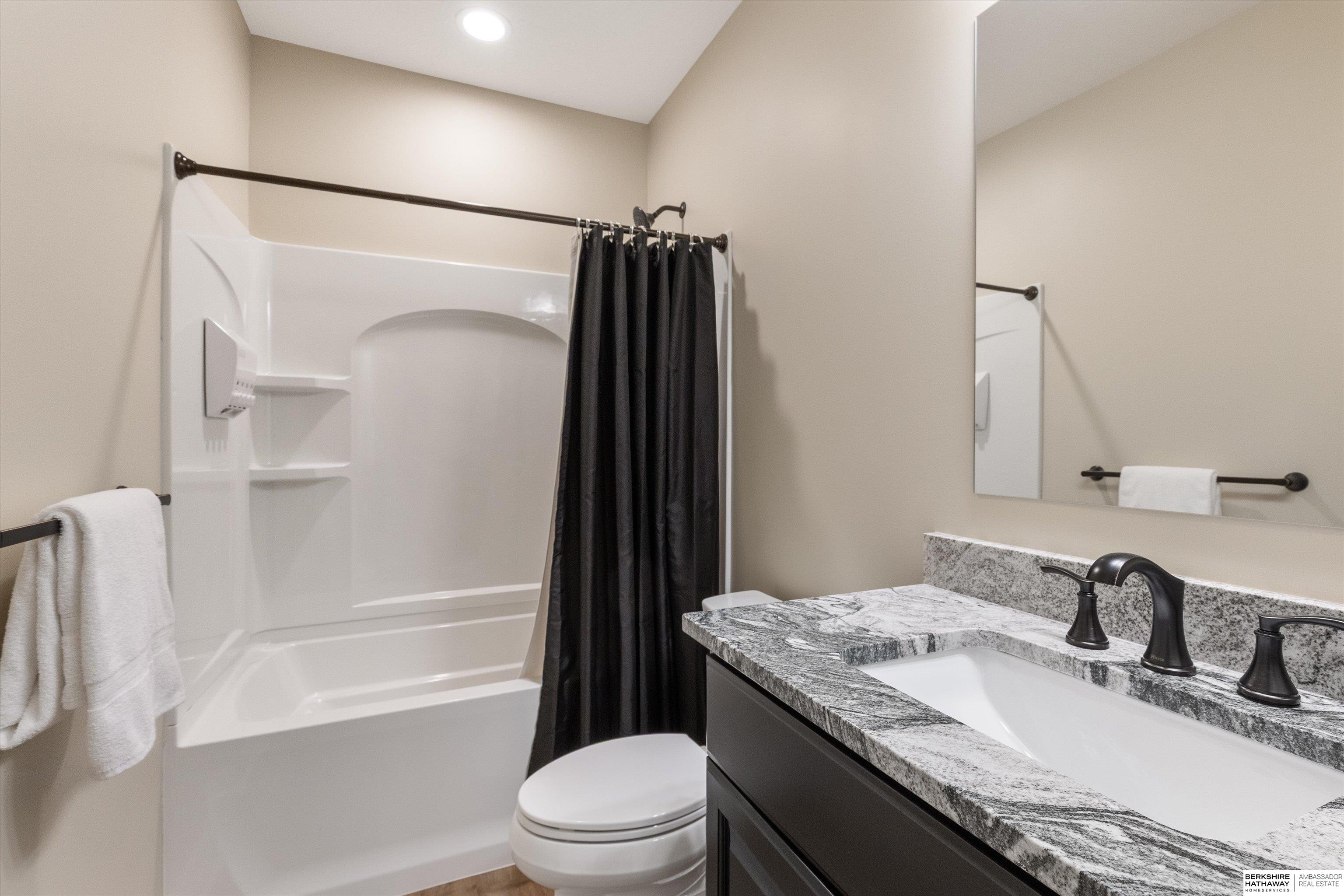 Papillion, Nebraska 68046, United States, 5 Bedrooms Bedrooms, ,4 BathroomsBathrooms,Residential,Pending,110750