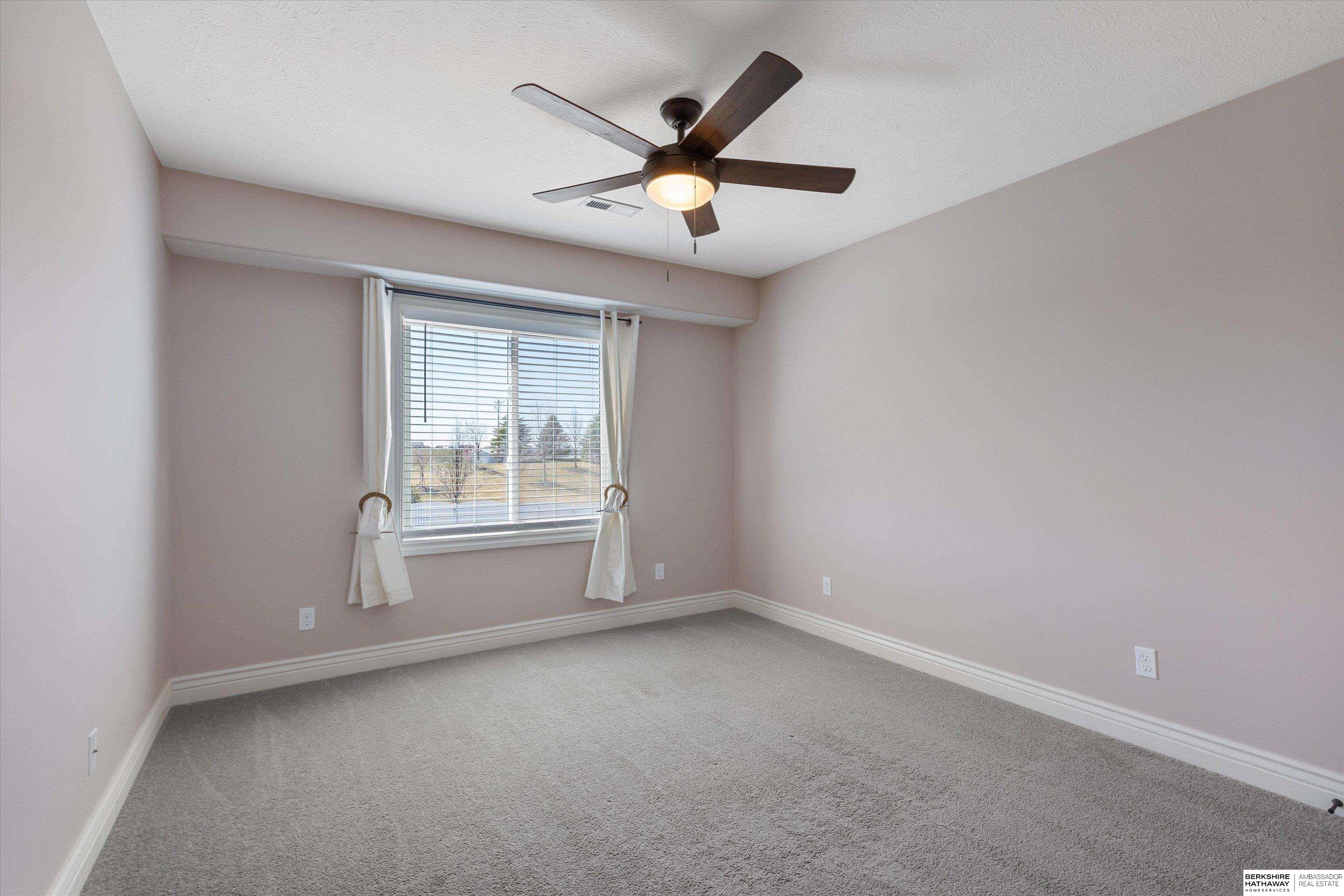 Papillion, Nebraska 68046, United States, 5 Bedrooms Bedrooms, ,4 BathroomsBathrooms,Residential,Pending,110750