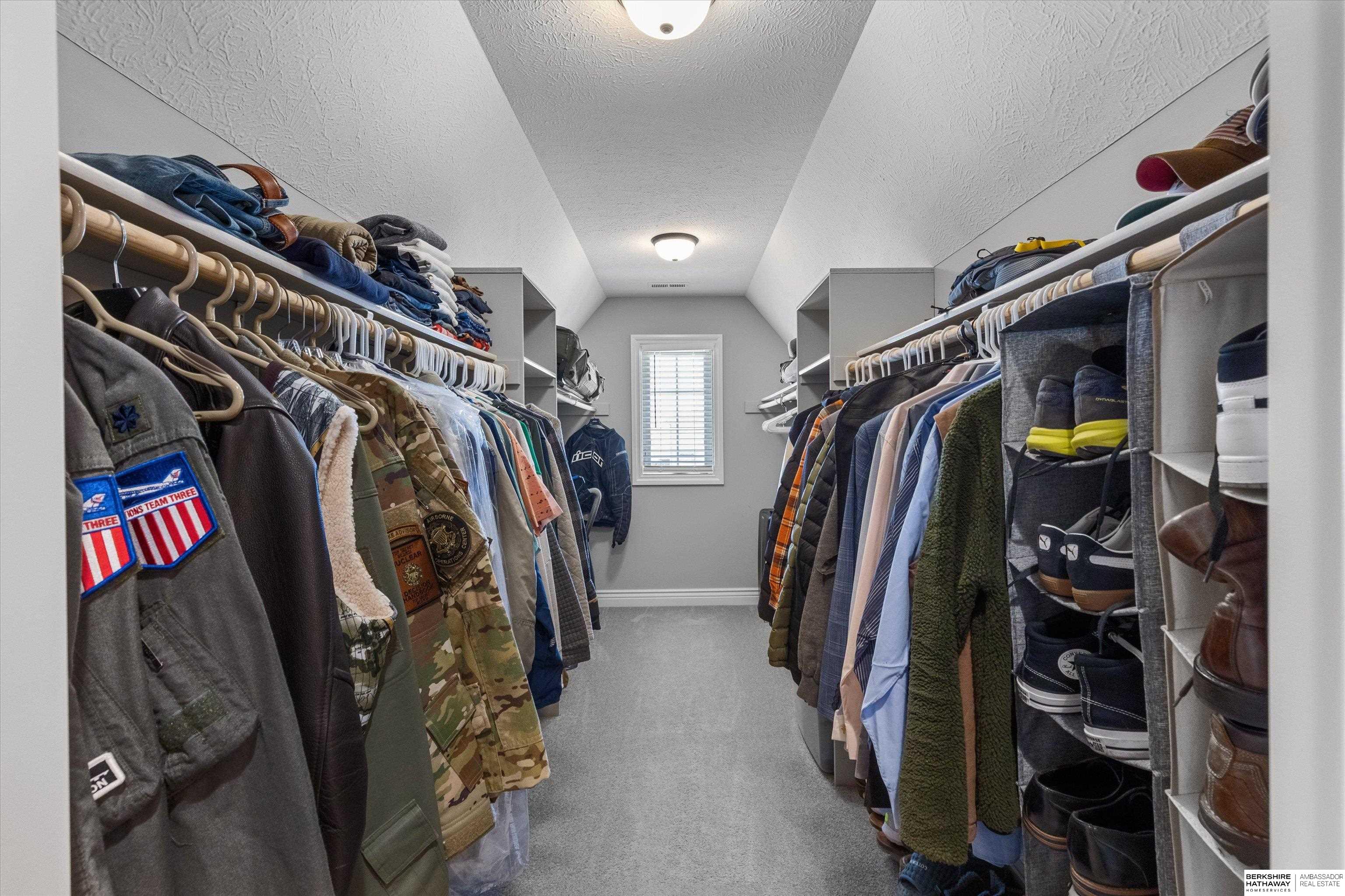 Papillion, Nebraska 68046, United States, 5 Bedrooms Bedrooms, ,4 BathroomsBathrooms,Residential,Pending,110750