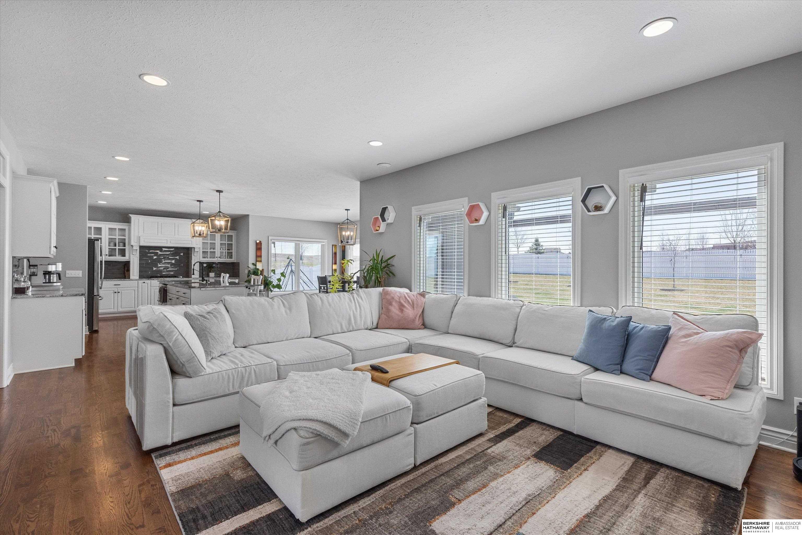 Papillion, Nebraska 68046, United States, 5 Bedrooms Bedrooms, ,4 BathroomsBathrooms,Residential,Pending,110750