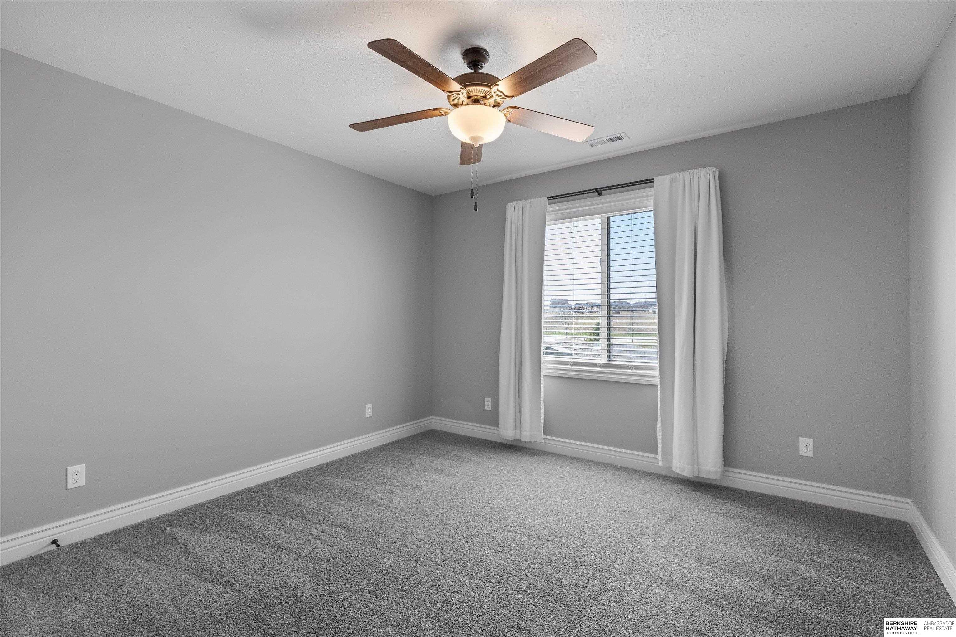 Papillion, Nebraska 68046, United States, 5 Bedrooms Bedrooms, ,4 BathroomsBathrooms,Residential,Pending,110750