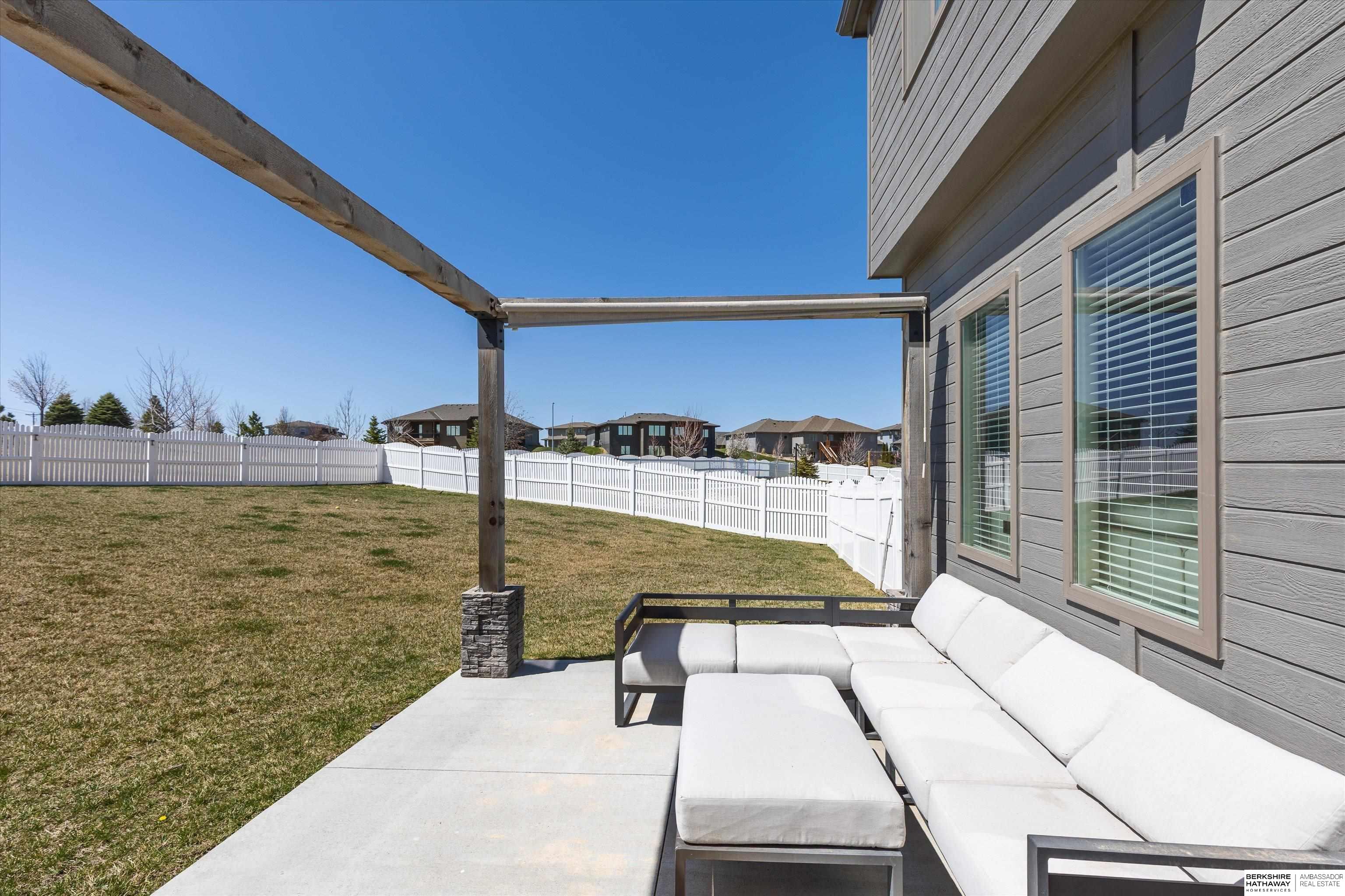 Papillion, Nebraska 68046, United States, 5 Bedrooms Bedrooms, ,4 BathroomsBathrooms,Residential,Pending,110750