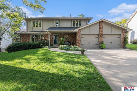 Photo of 15674 Fountain Hills Drive, Omaha, NE 68118 (MLS # 22528910)