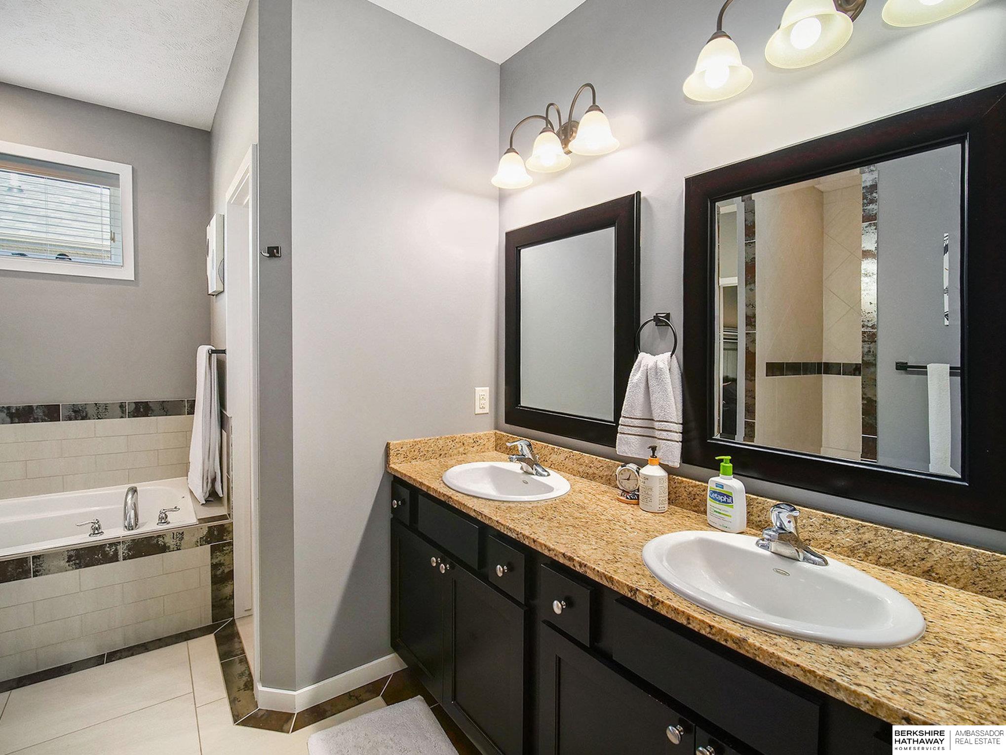 Lincoln, Nebraska 68516, United States, 5 Bedrooms Bedrooms, ,3 BathroomsBathrooms,Residential,Active,77991