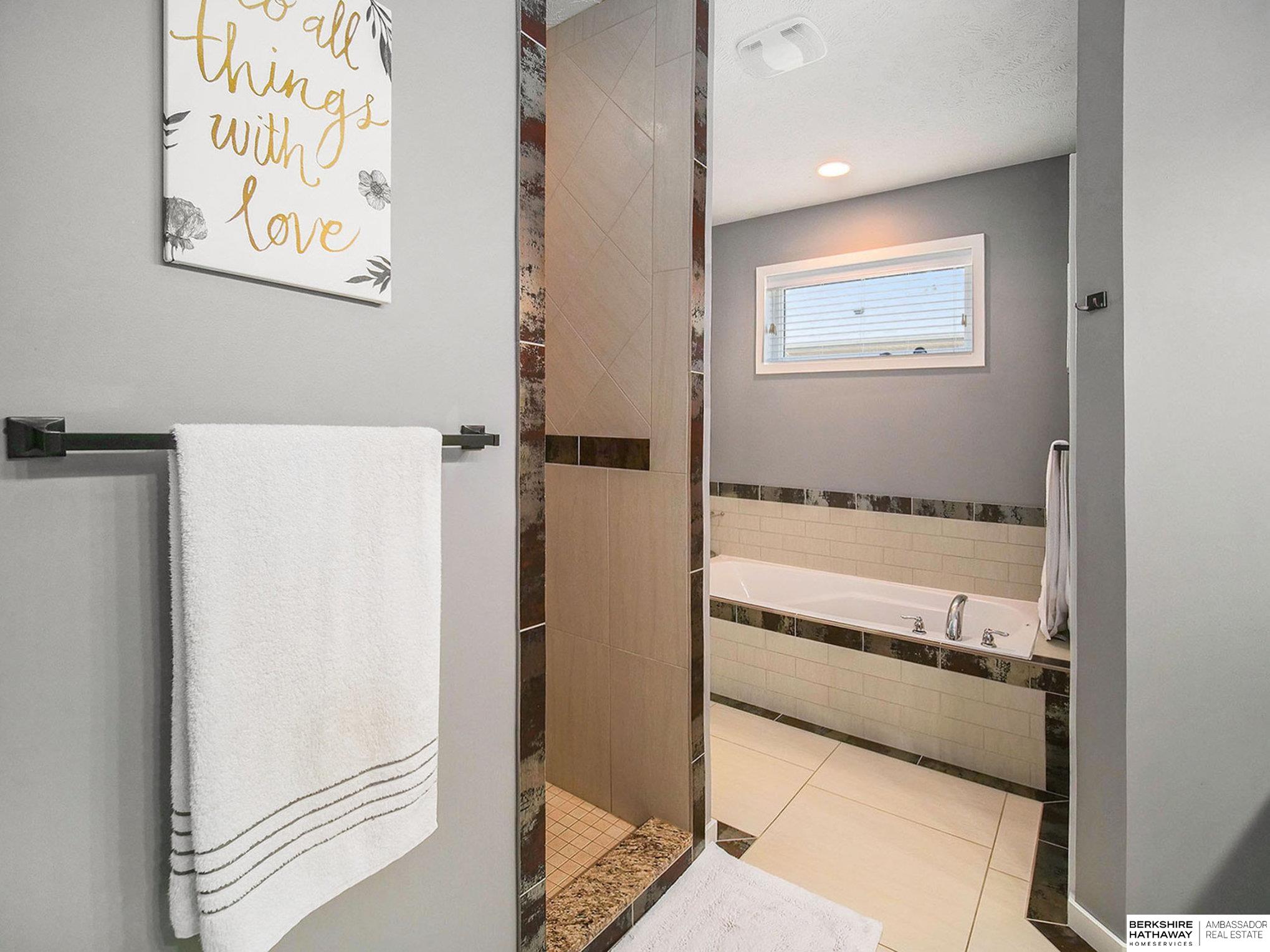 Lincoln, Nebraska 68516, United States, 5 Bedrooms Bedrooms, ,3 BathroomsBathrooms,Residential,Active,77991