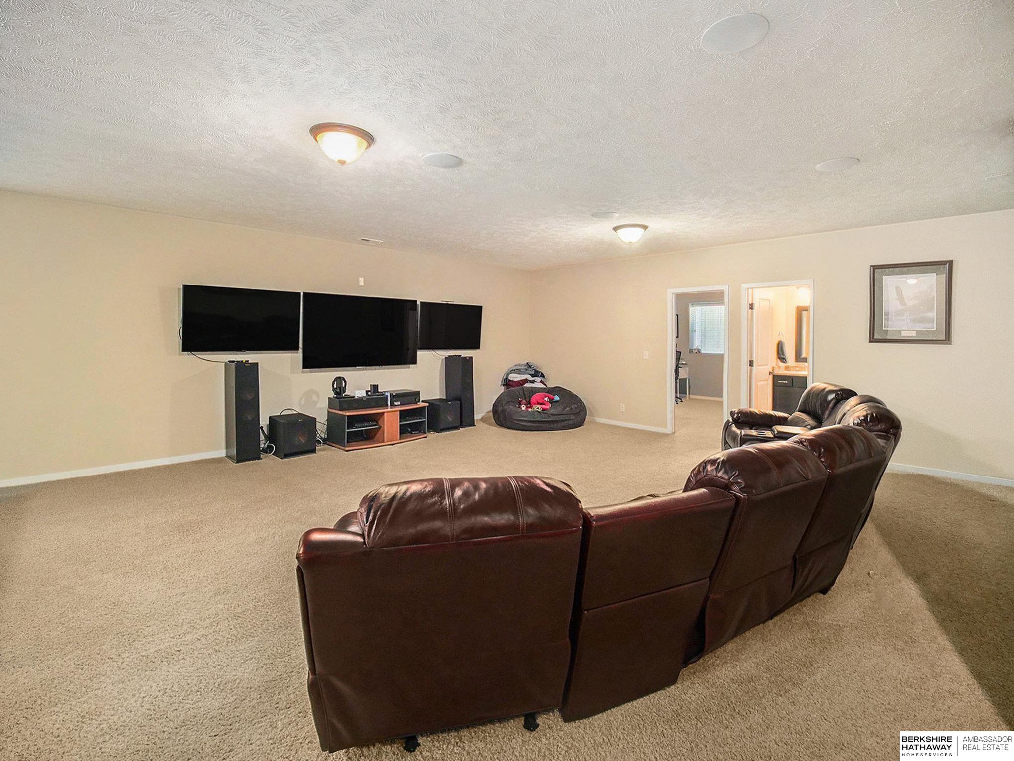 Lincoln, Nebraska 68516, United States, 5 Bedrooms Bedrooms, ,3 BathroomsBathrooms,Residential,Active,77991