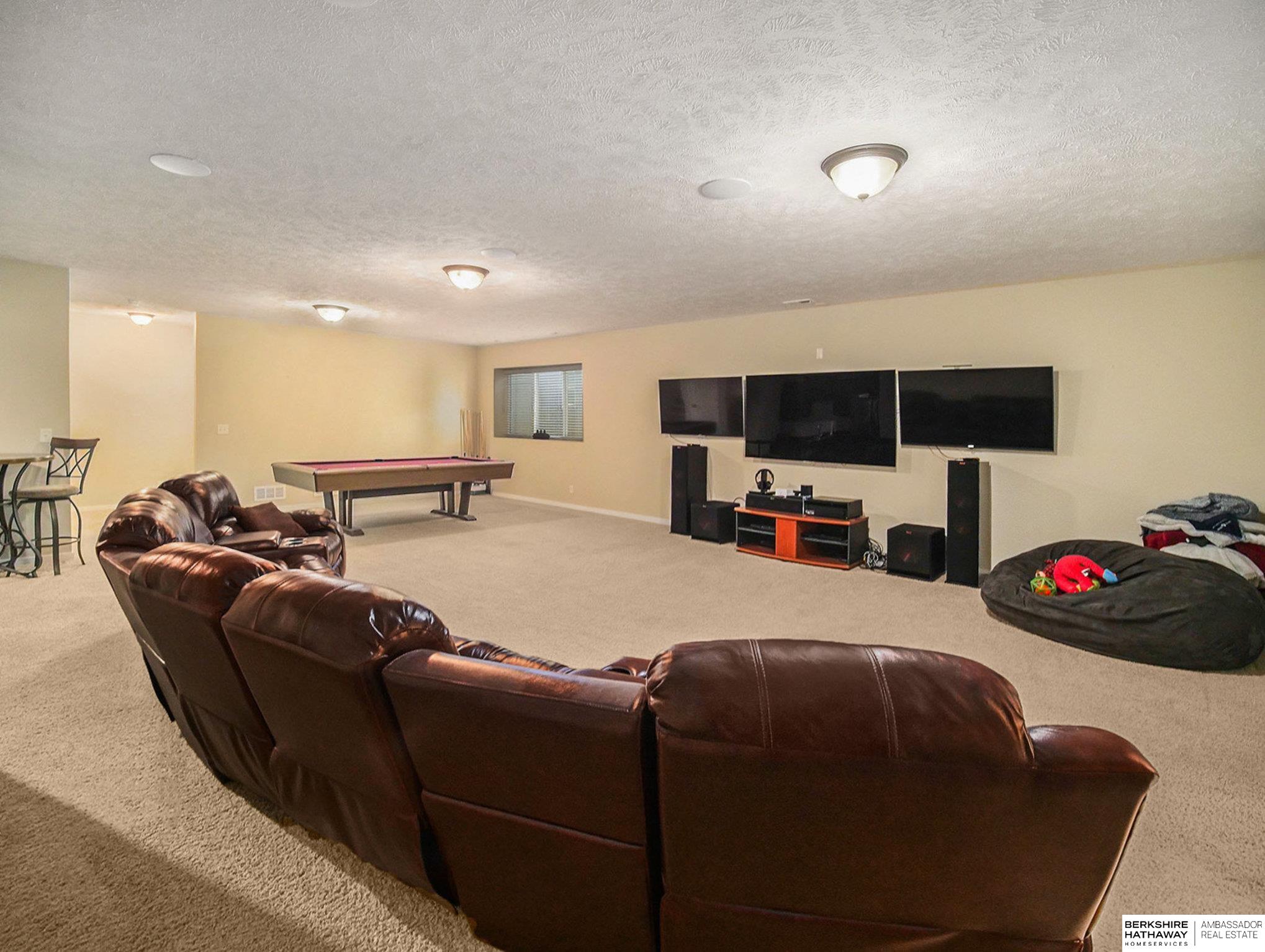 Lincoln, Nebraska 68516, United States, 5 Bedrooms Bedrooms, ,3 BathroomsBathrooms,Residential,Active,77991