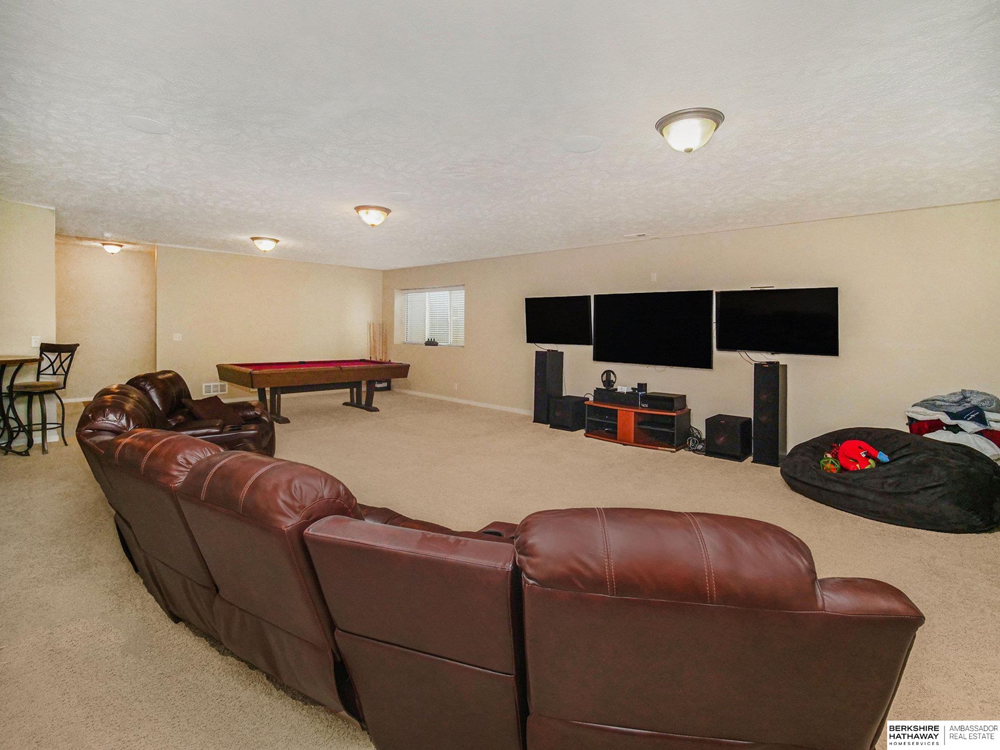 Lincoln, Nebraska 68516, United States, 5 Bedrooms Bedrooms, ,3 BathroomsBathrooms,Residential,Active,77991