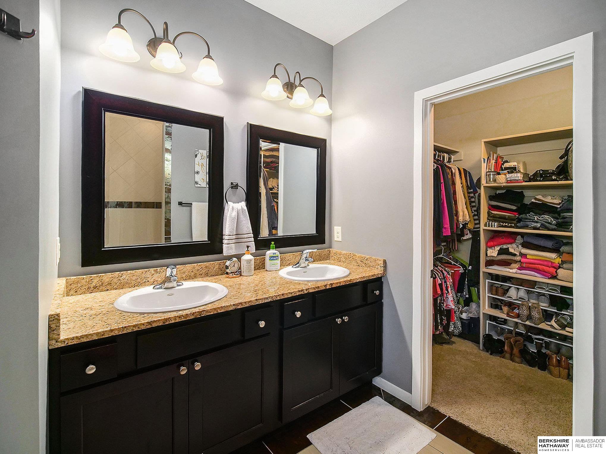 Lincoln, Nebraska 68516, United States, 5 Bedrooms Bedrooms, ,3 BathroomsBathrooms,Residential,Active,77991