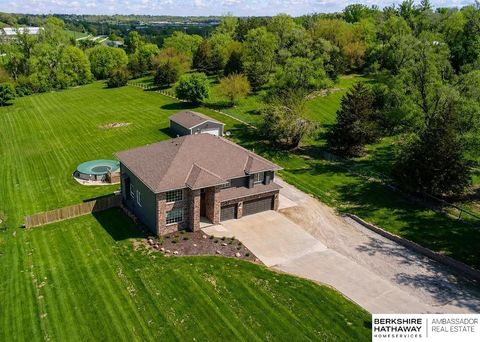 Photo of 5002 Young Street, Omaha, NE 68152 (MLS # 22611704)