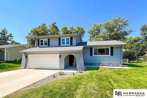Photo of 1414 S 163rd Street, Omaha, NE 68130 (MLS # 22526402)