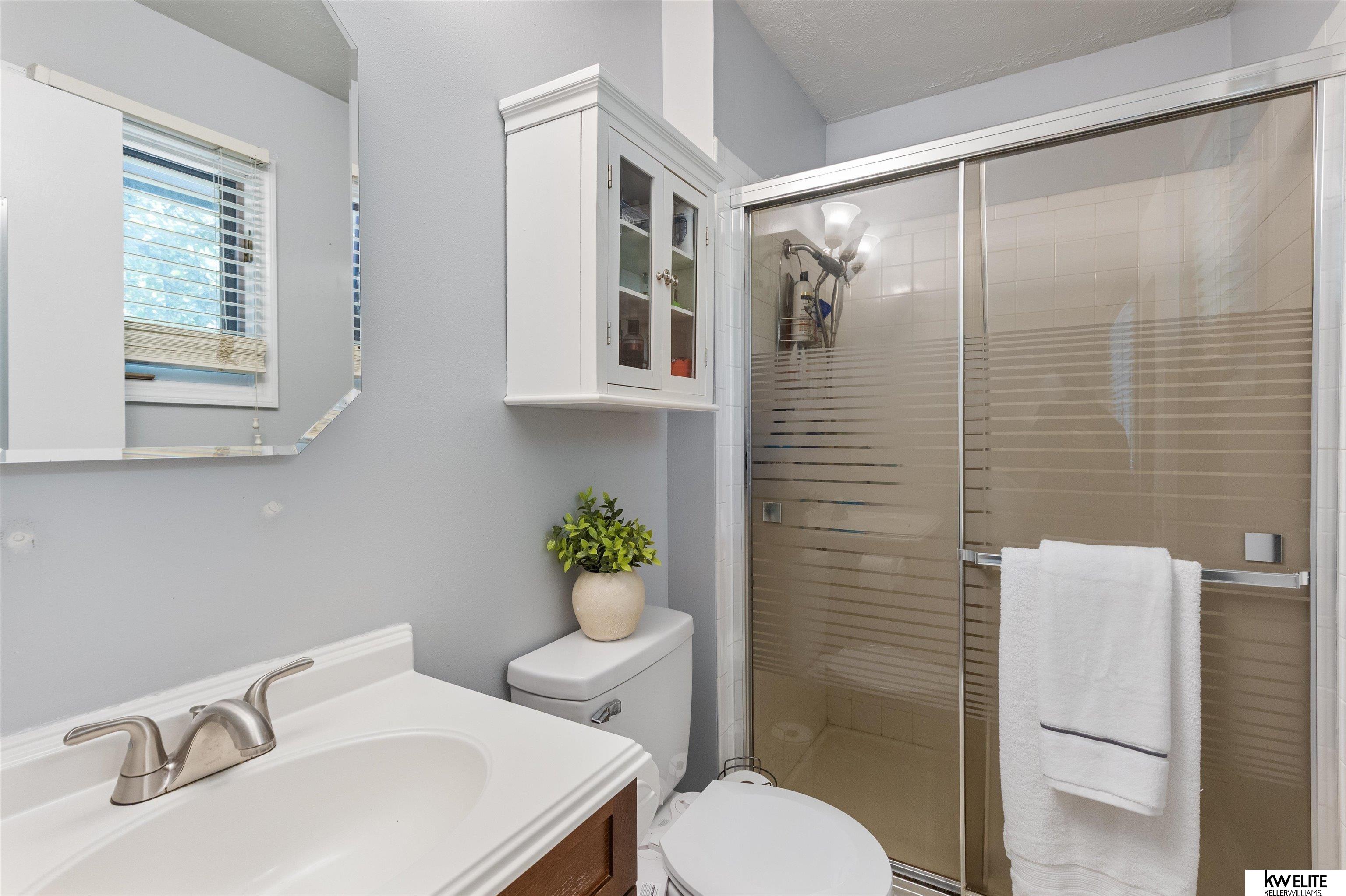 Omaha, Nebraska 68164, United States, 3 Bedrooms Bedrooms, ,2 BathroomsBathrooms,Residential,Pending,132366