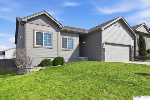 Photo of 16418 Lilac Street, Omaha, NE 68116 (MLS # 22607873)